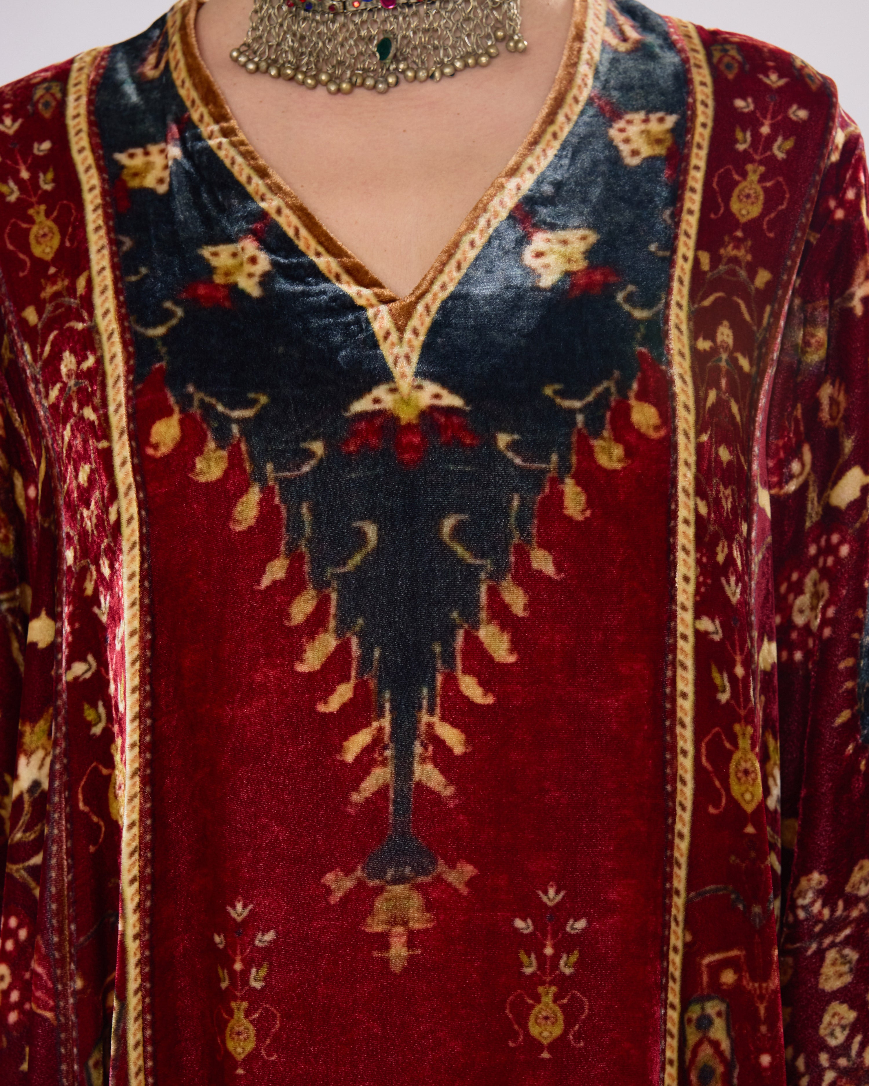 Arabian Nights : Adavi - Red/Gold