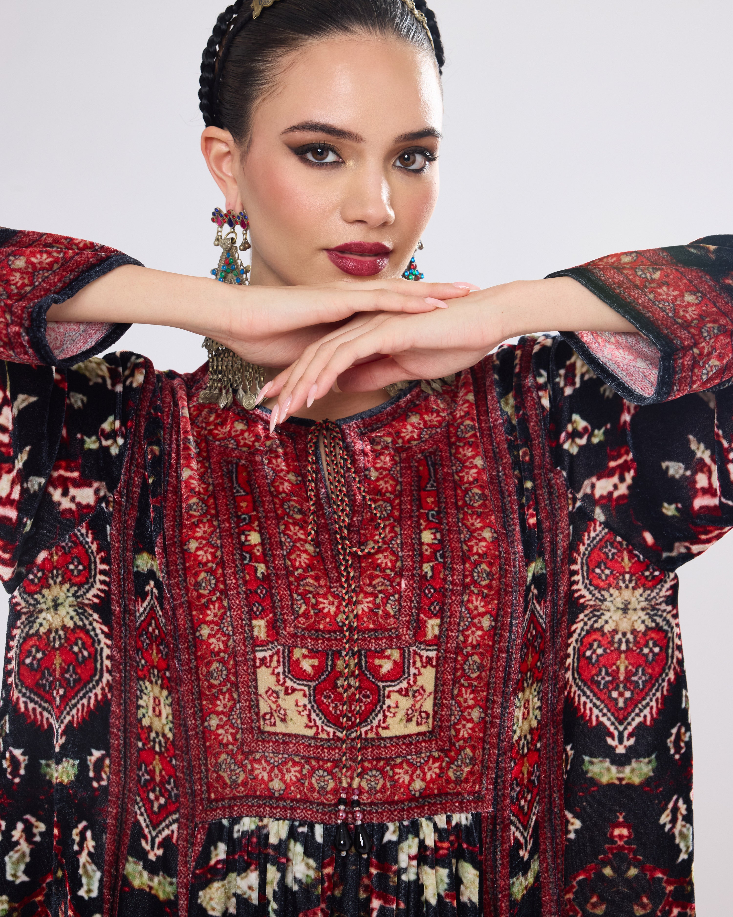 Arabian Nights : Anisha - Black/Red