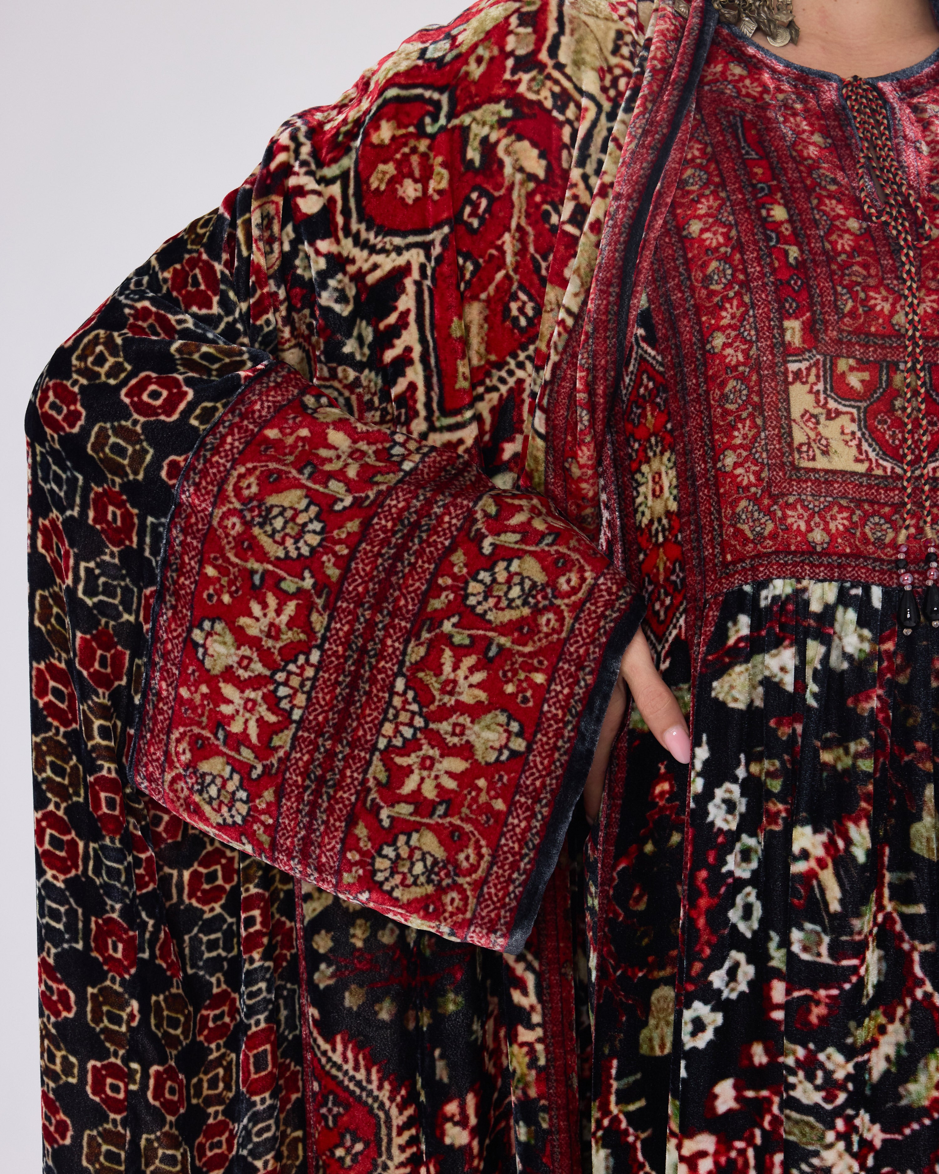 Arabian Nights : Abaya - Black/Red