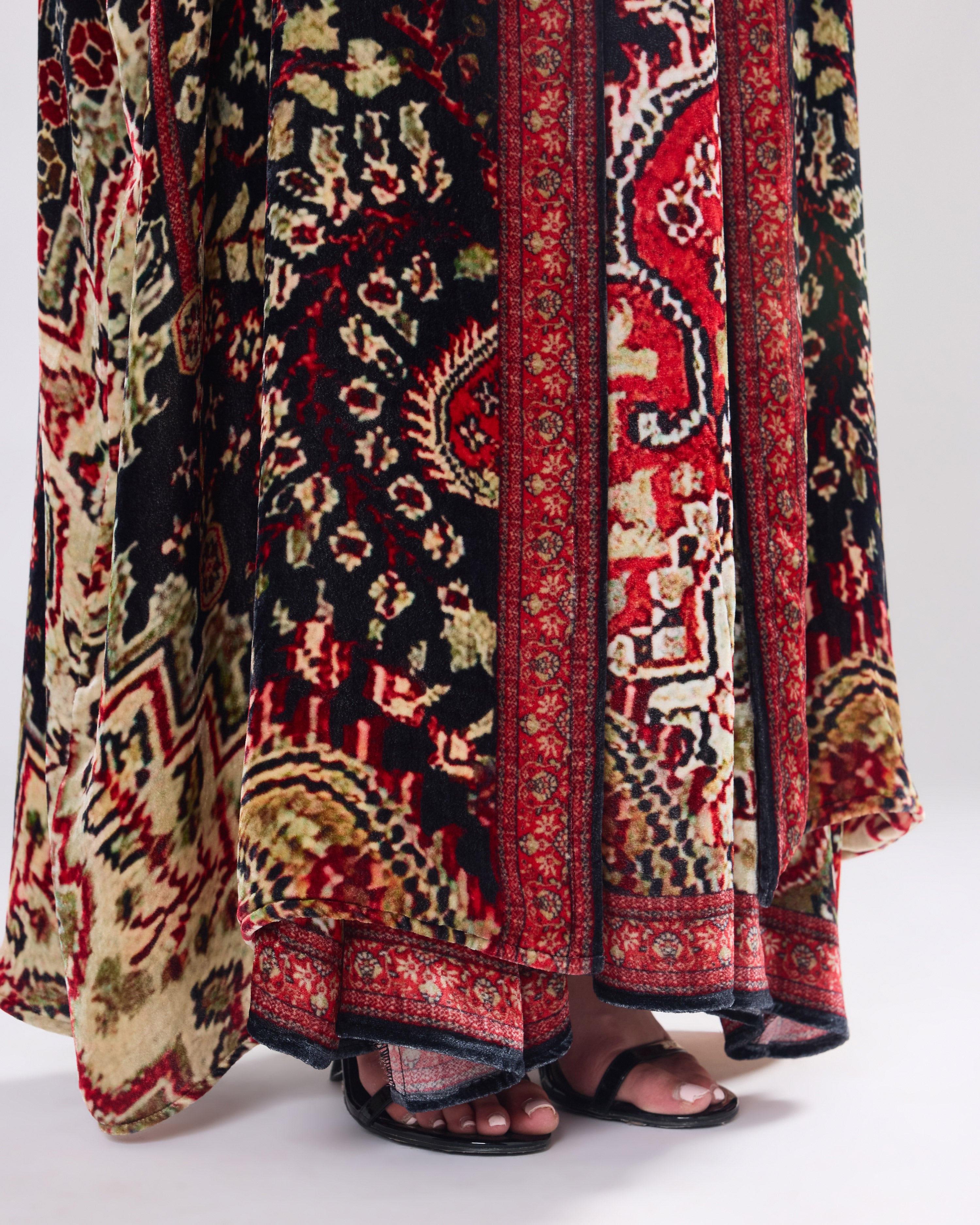 Arabian Nights : Abaya - Black/Red