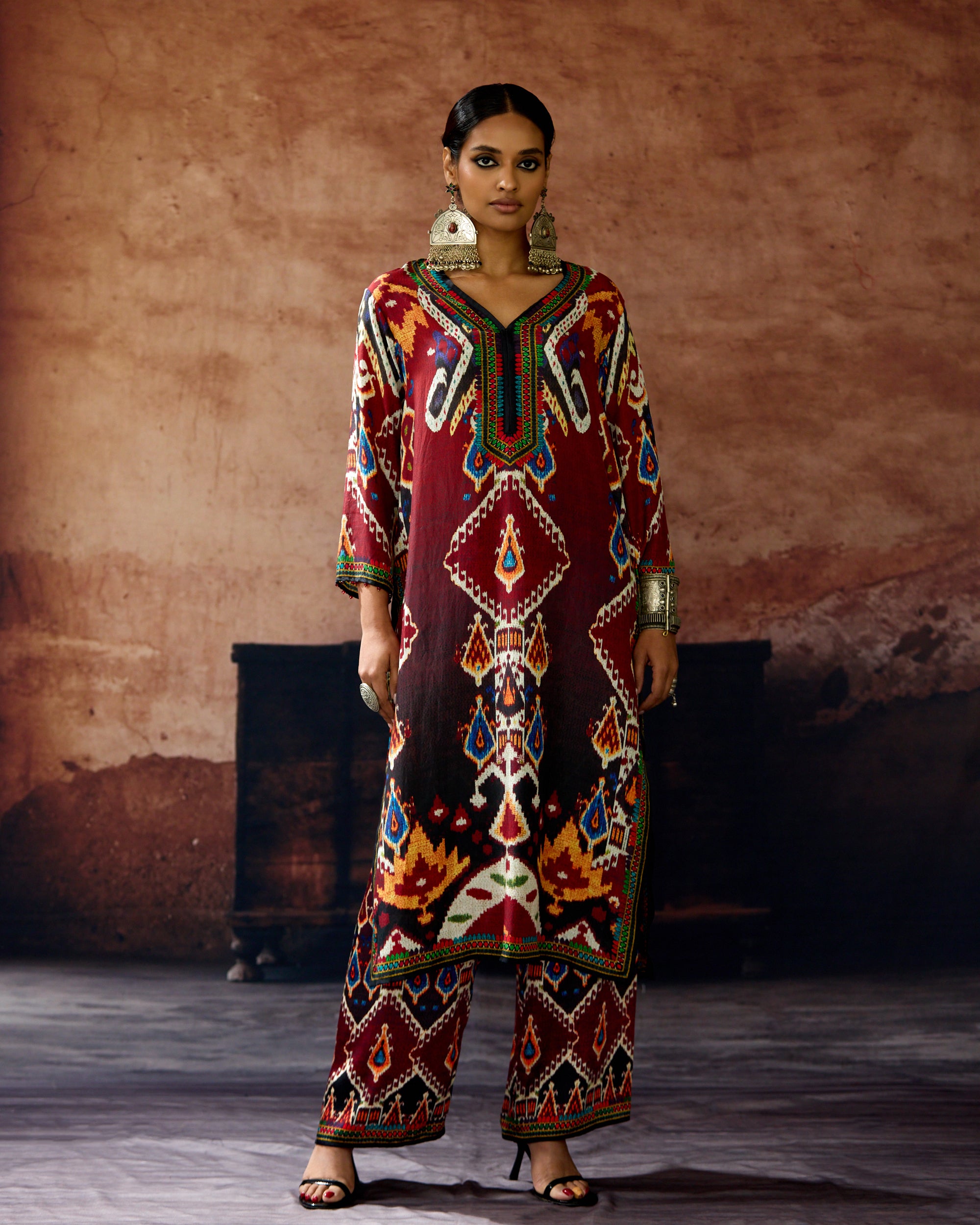 Kasbah : Ramin - Black/Maroon
