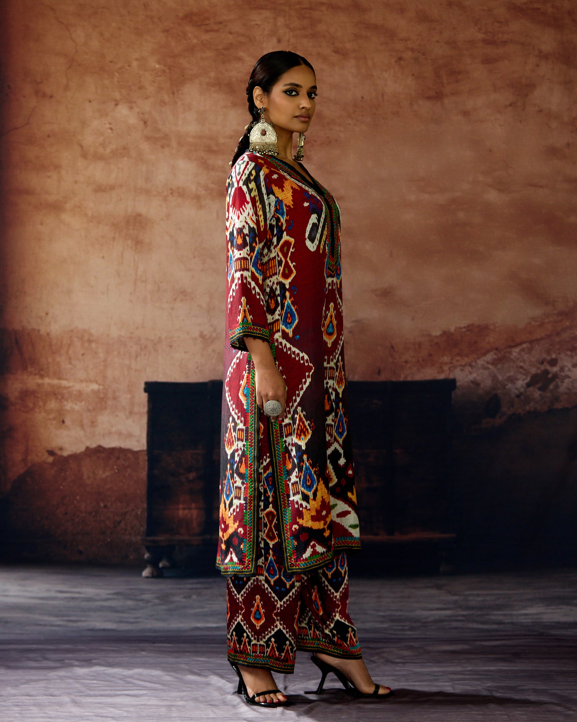 Kasbah : Ramin - Black/Maroon