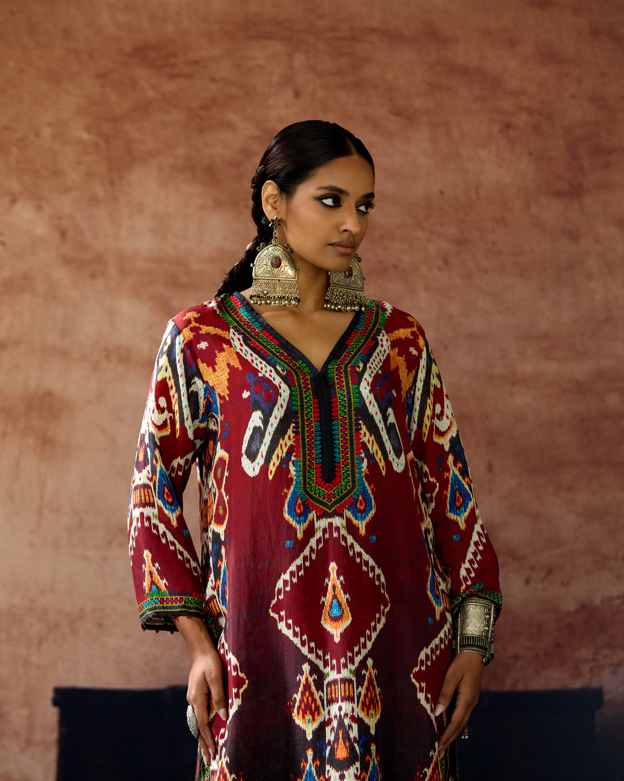 Kasbah : Ramin - Black/Maroon