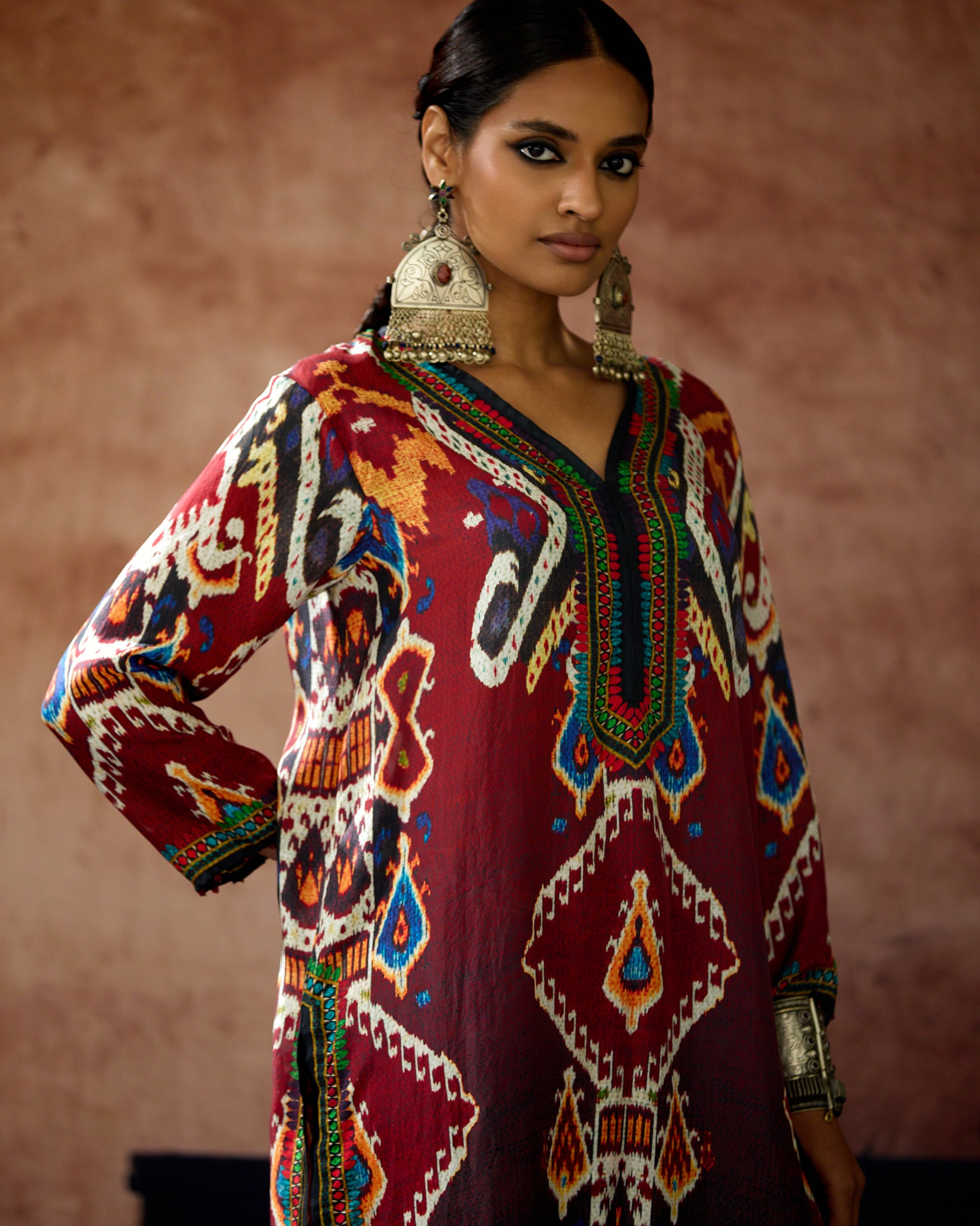 Kasbah : Ramin - Black/Maroon