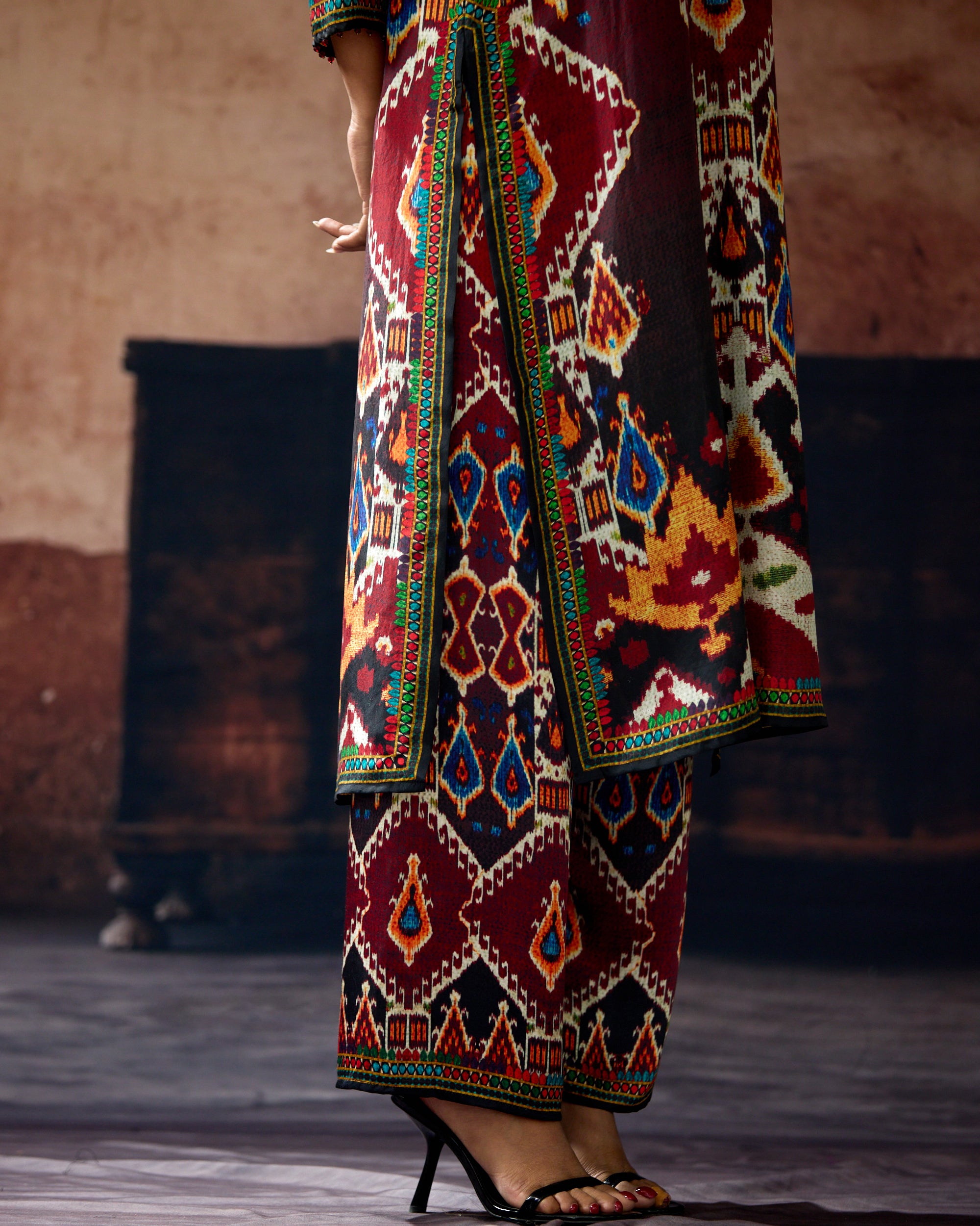 Kasbah : Ramin - Black/Maroon
