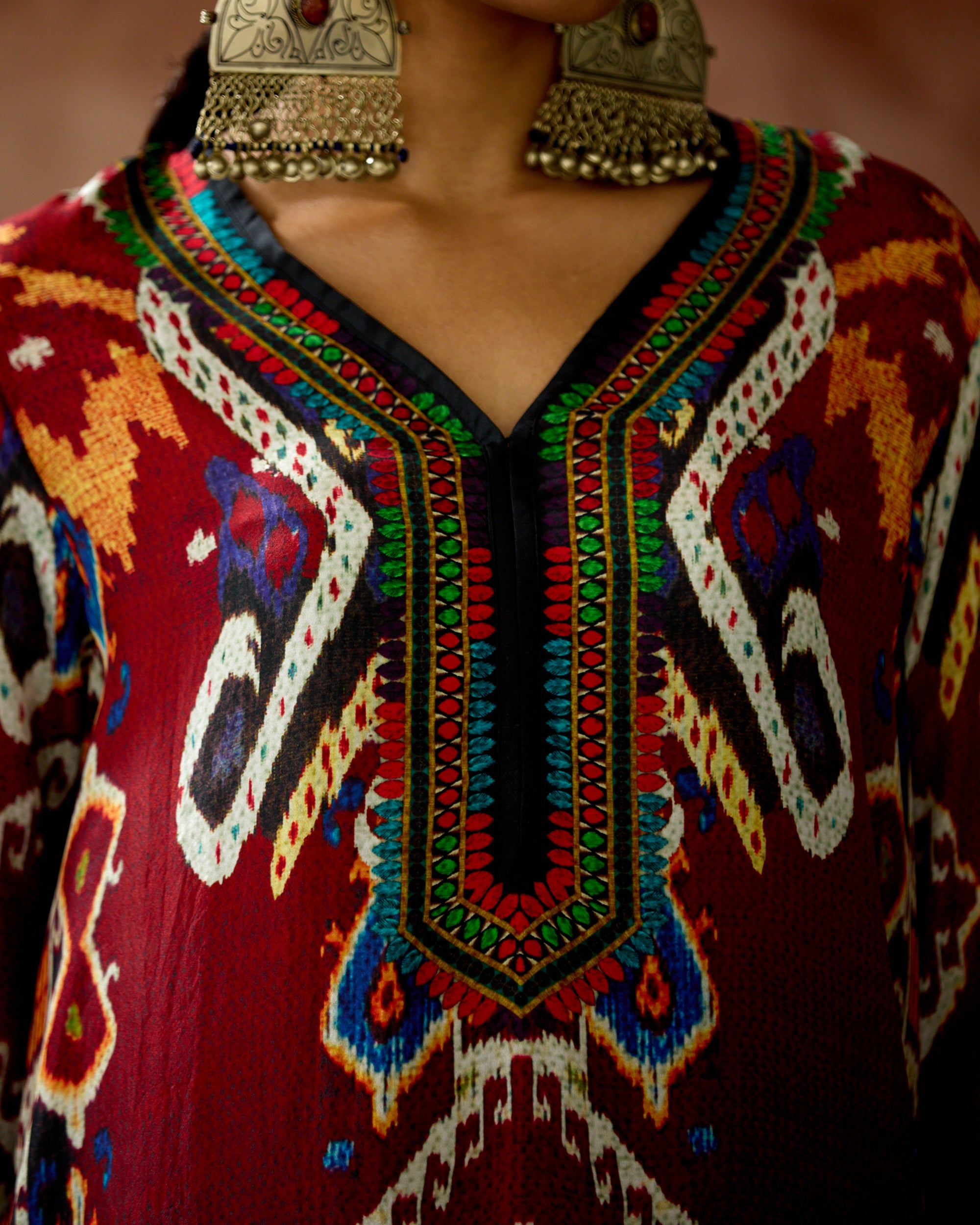 Kasbah : Ramin - Black/Maroon