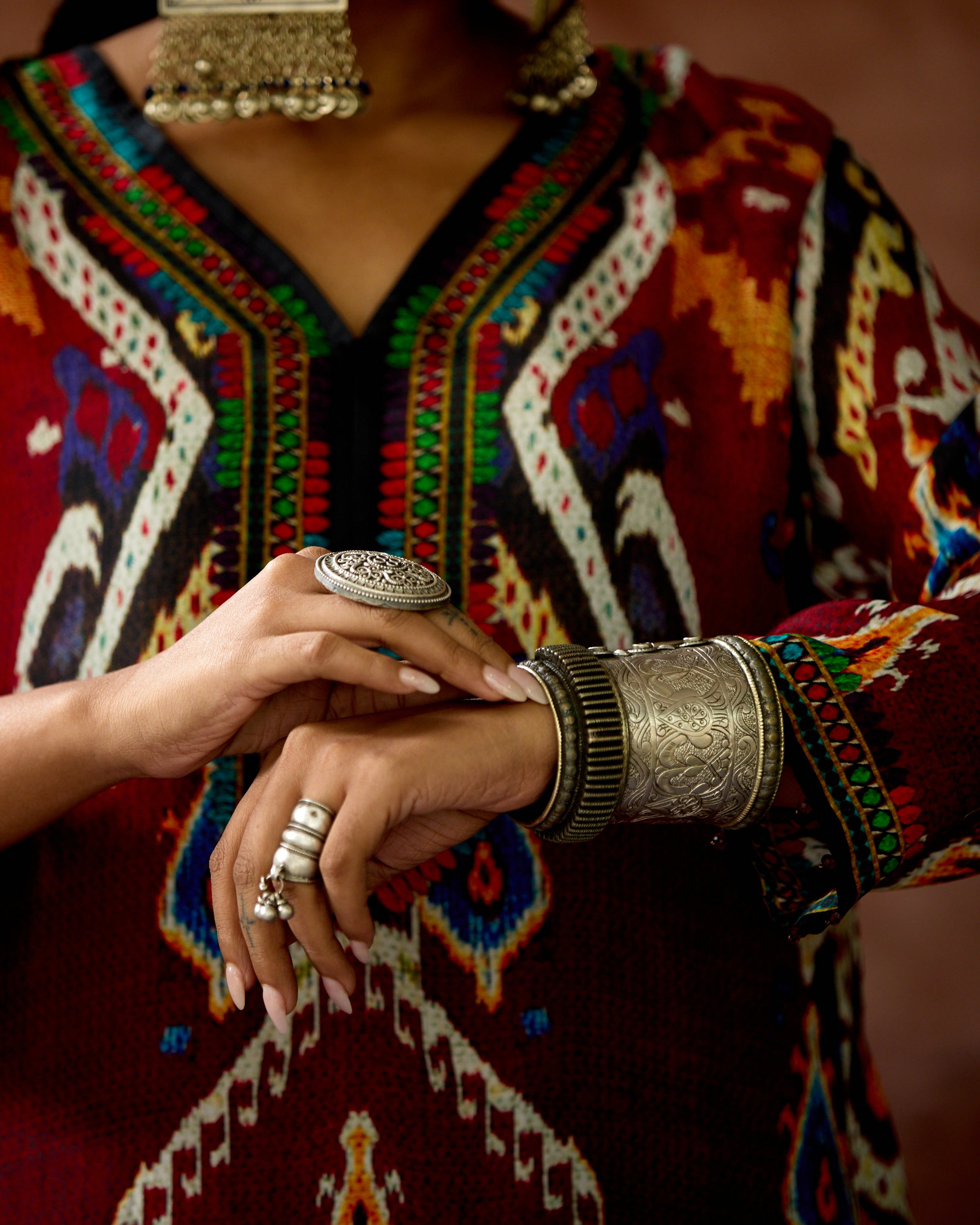 Kasbah : Ramin - Black/Maroon