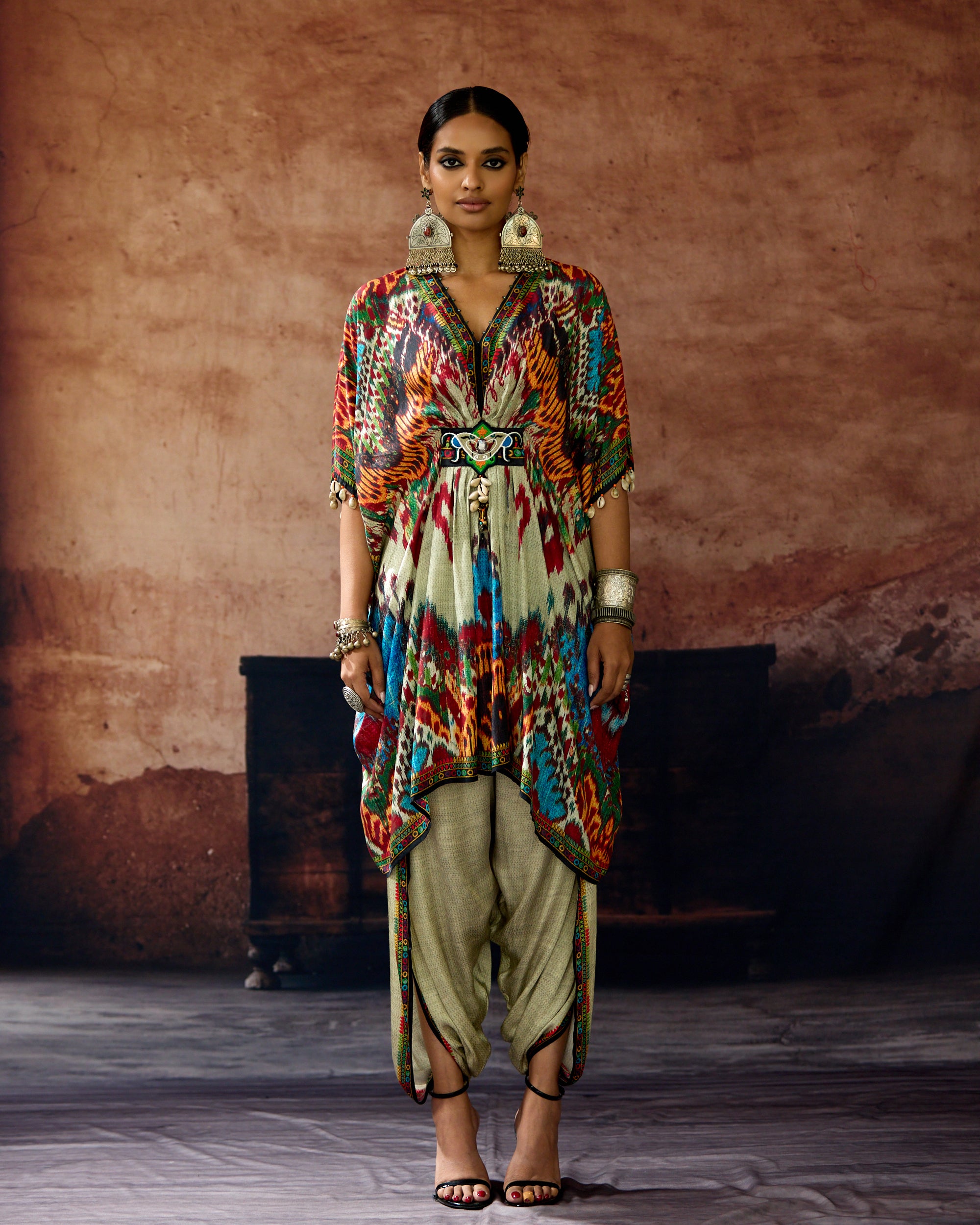 Kasbah : Maya/Sonth - Eggshell/Blue