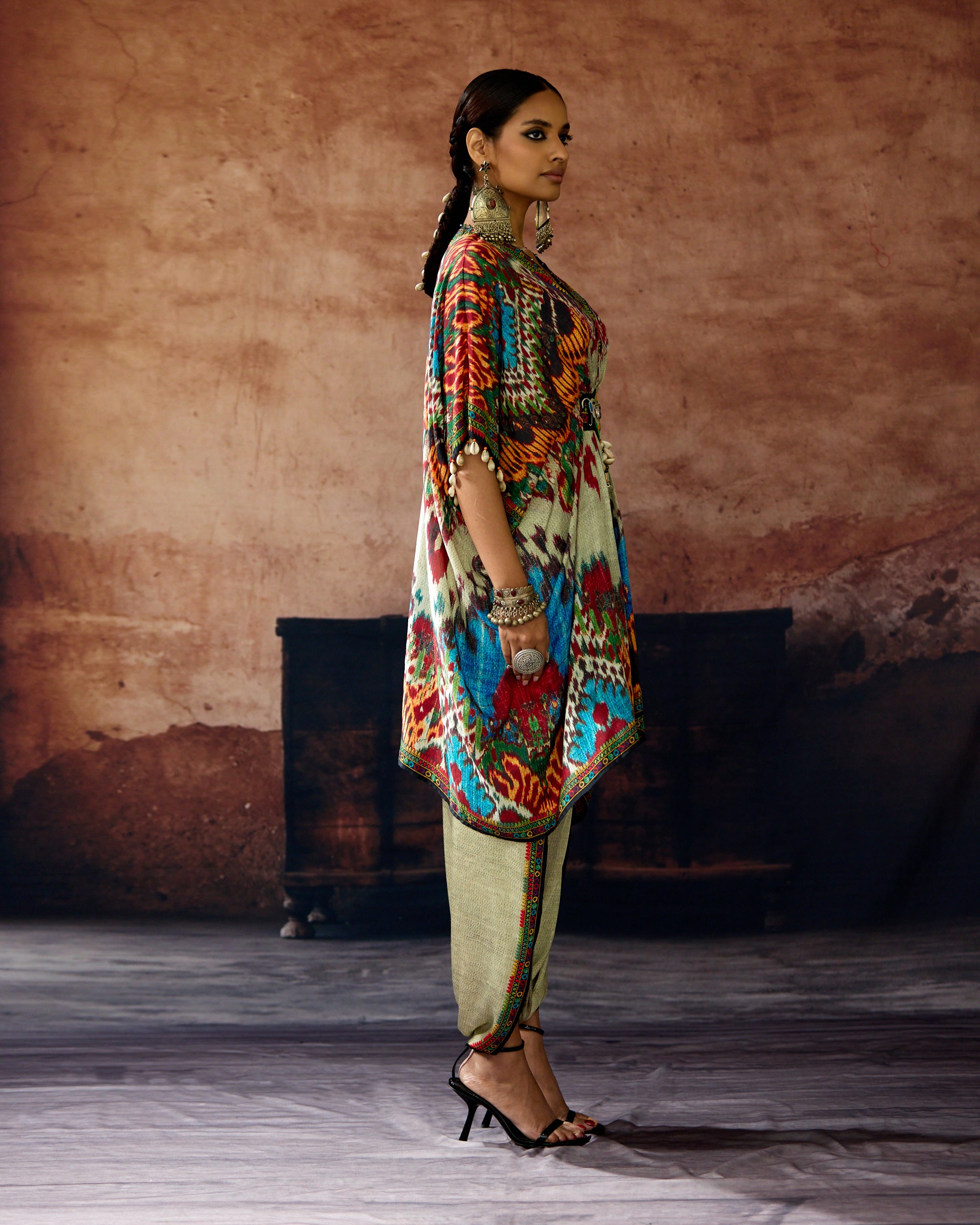 Kasbah : Maya/Sonth - Eggshell/Blue