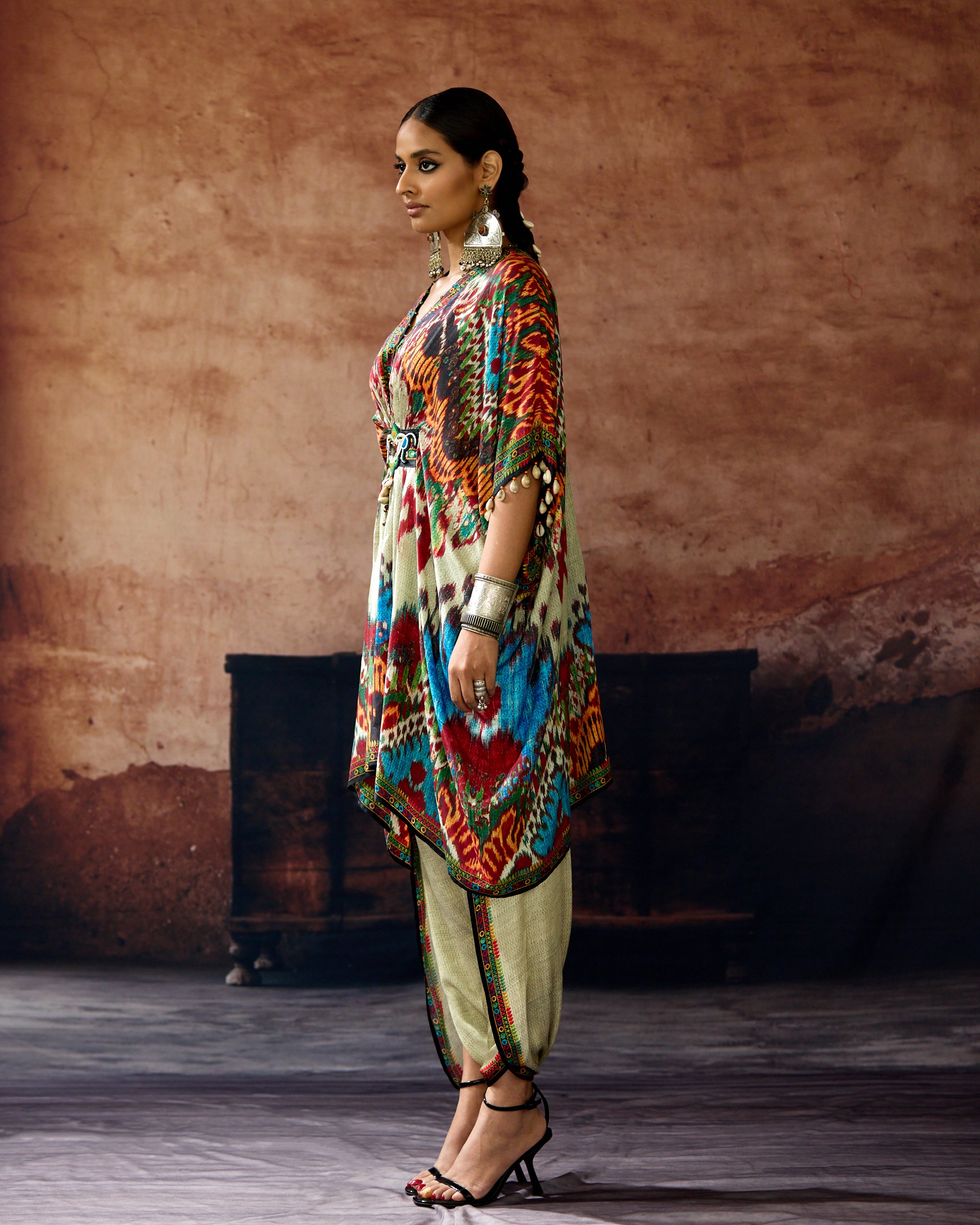 Kasbah : Maya/Sonth - Eggshell/Blue