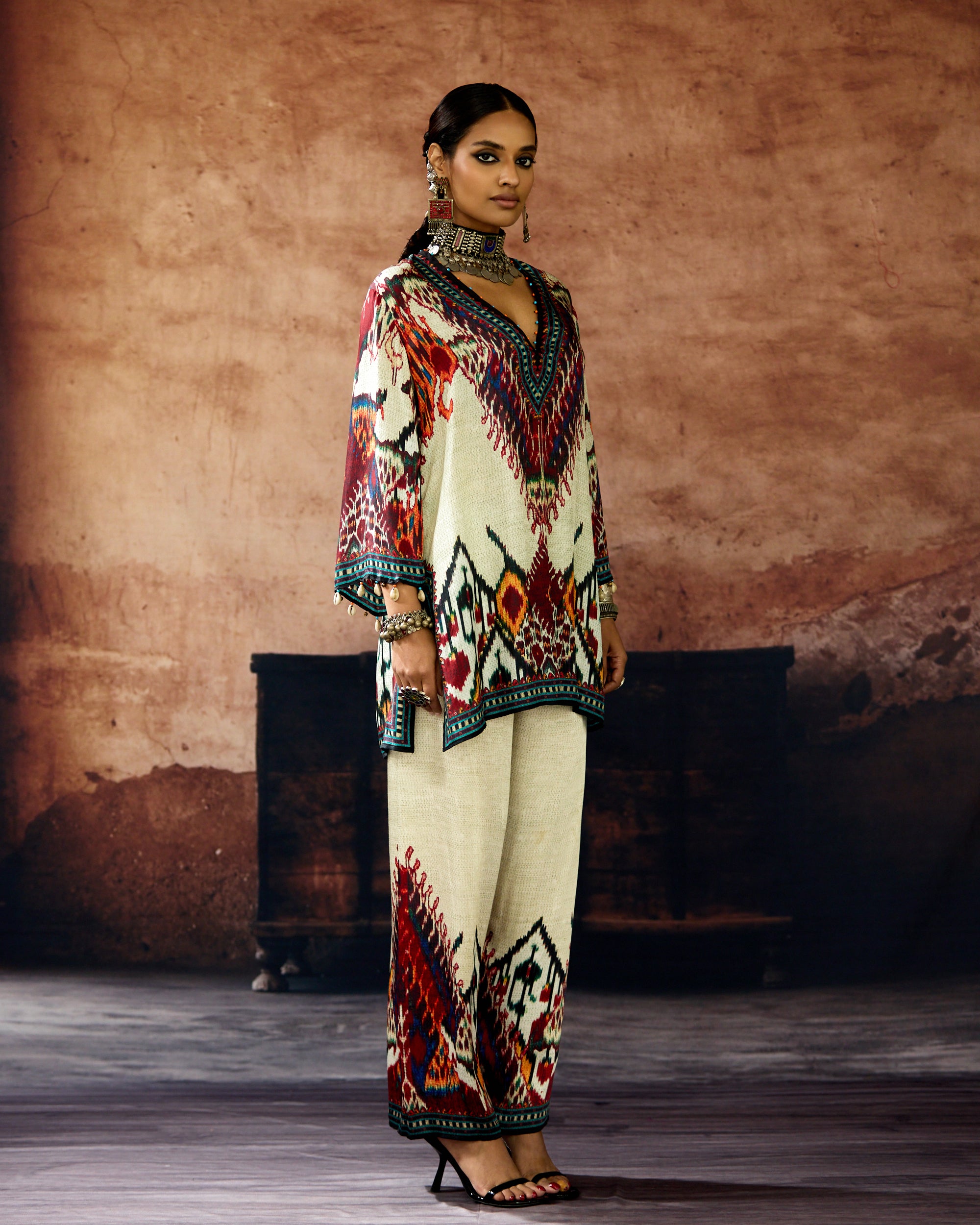 Kasbah : Resham - Eggshell/Red