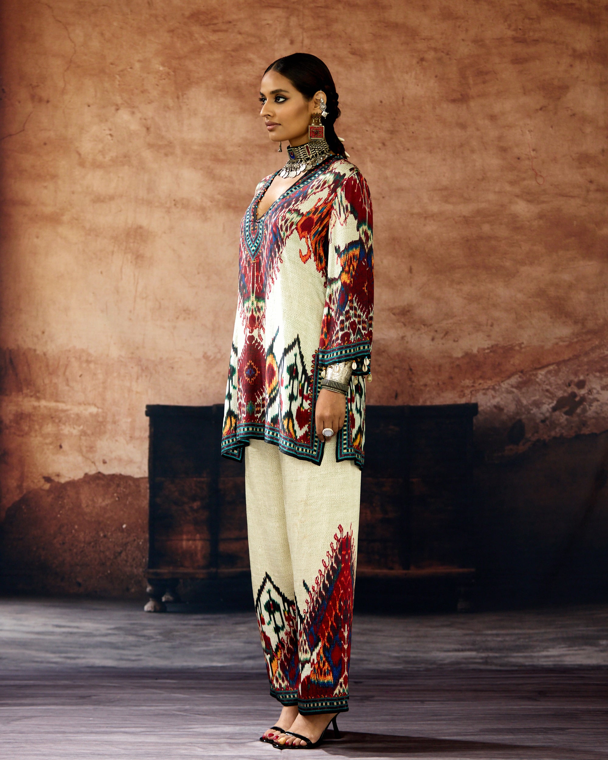 Kasbah : Resham - Eggshell/Red