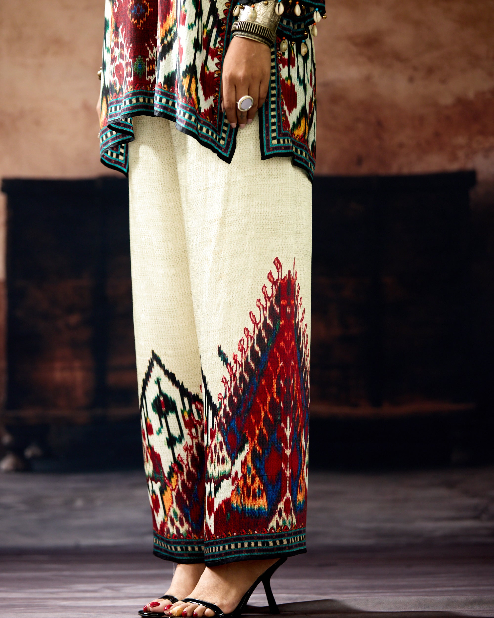 Kasbah : Resham - Eggshell/Red