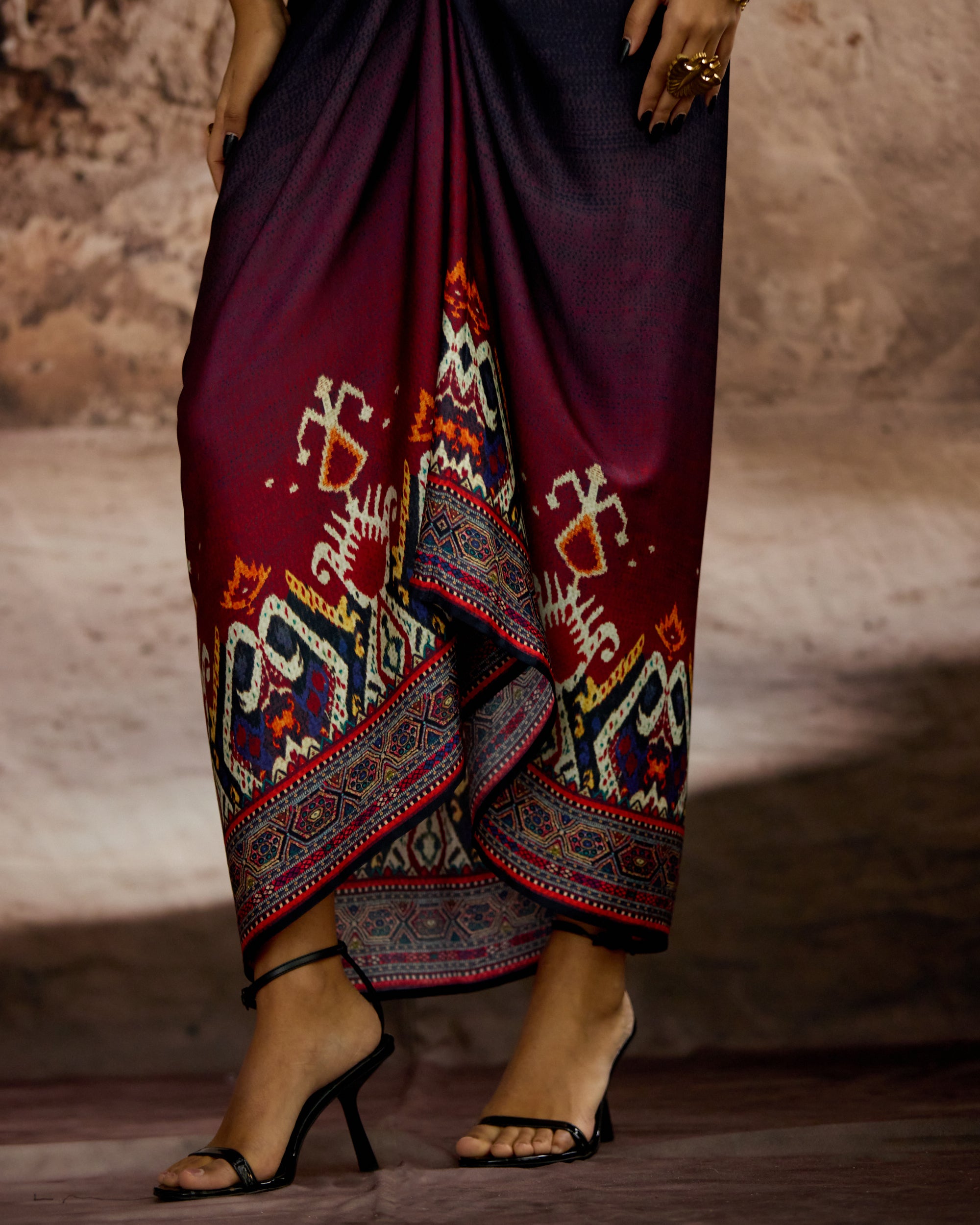 Kasbah : Rubali/Indonesia - Black/Maroon