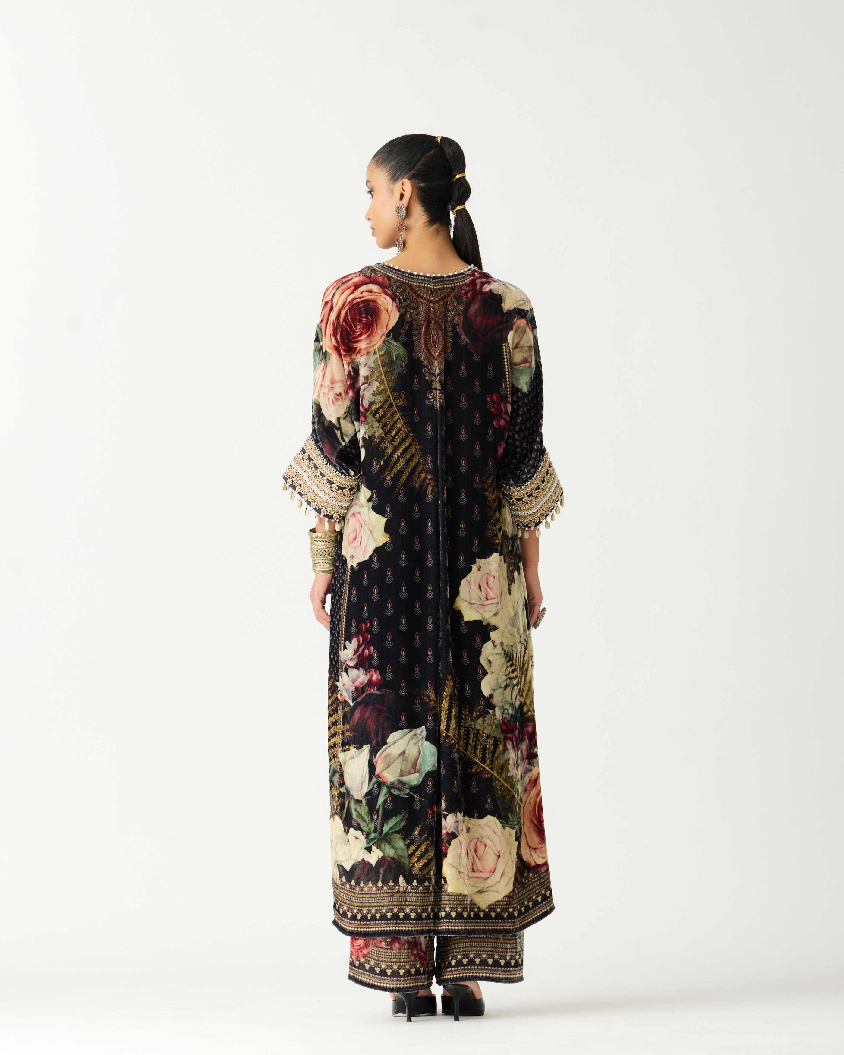 Zubaida : Banera - Black