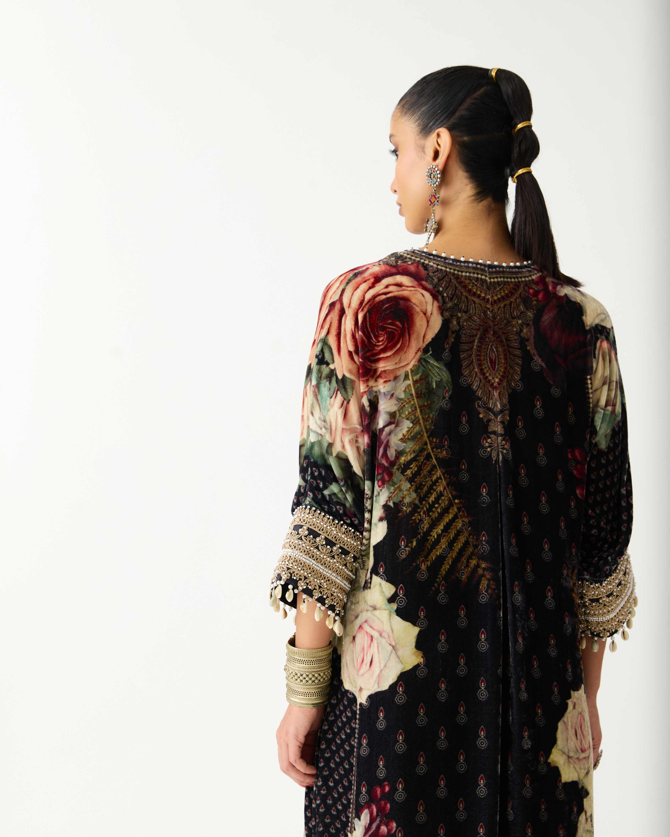 Zubaida : Banera - Black