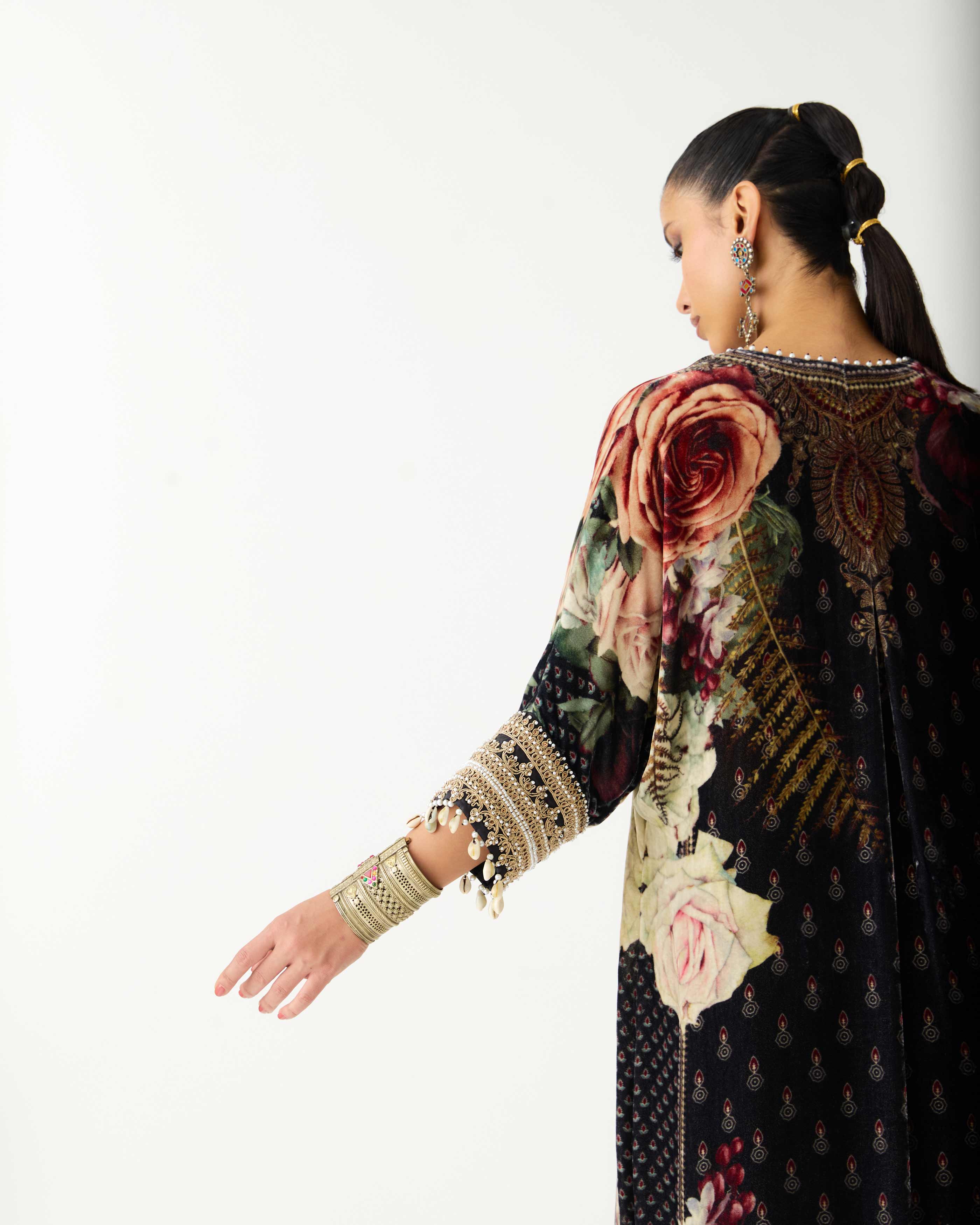 Zubaida : Banera - Black