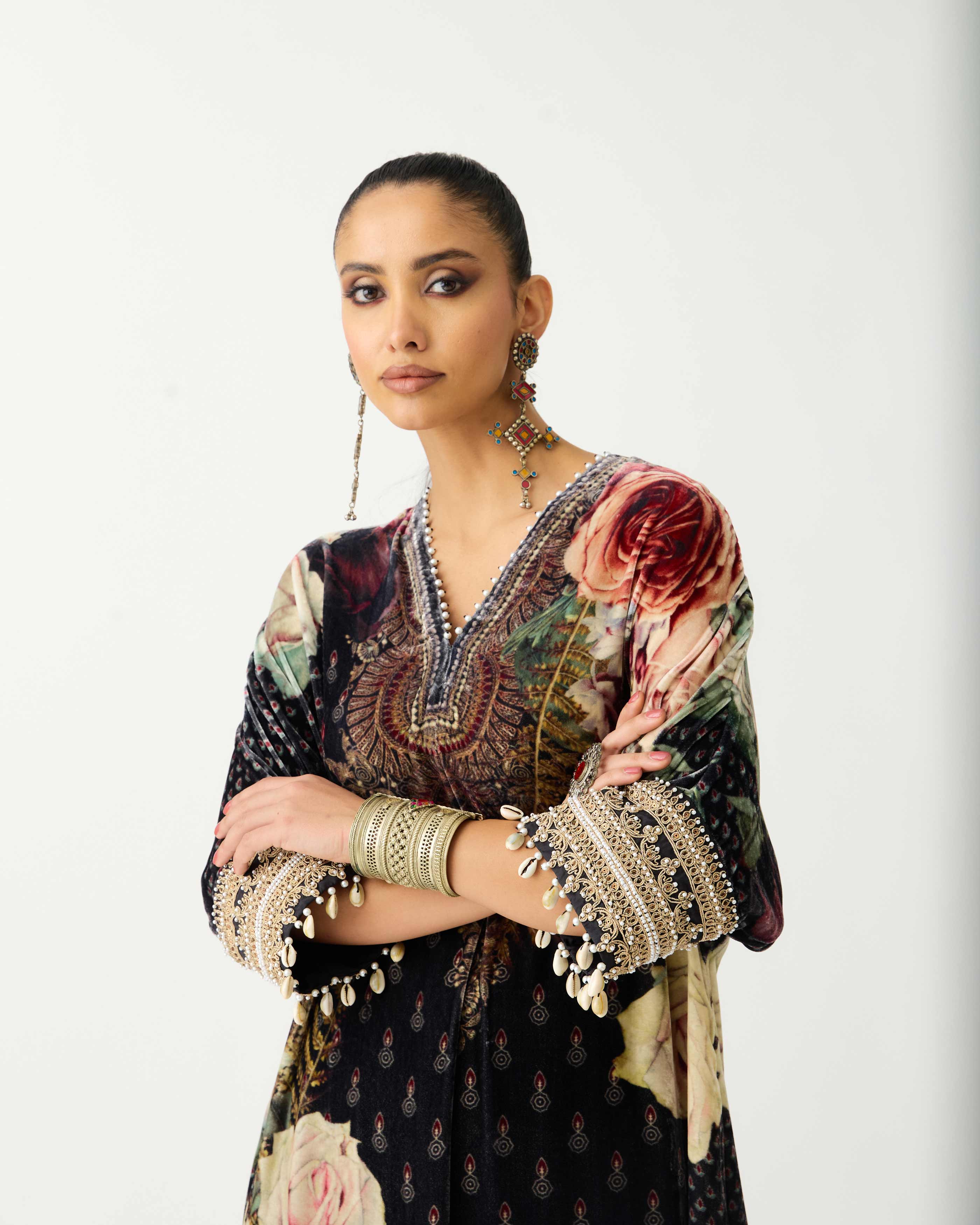 Zubaida : Banera - Black