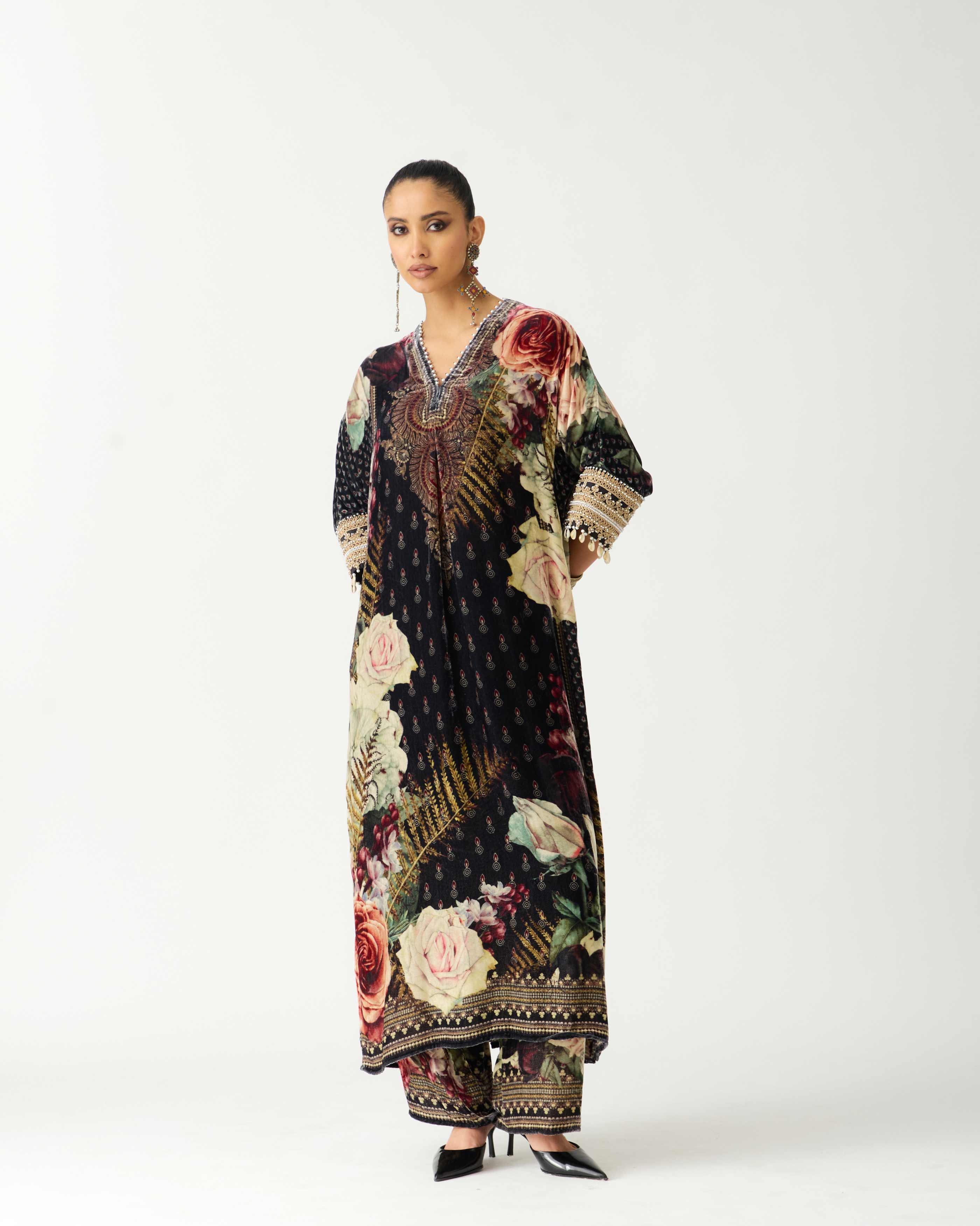 Zubaida : Banera - Black