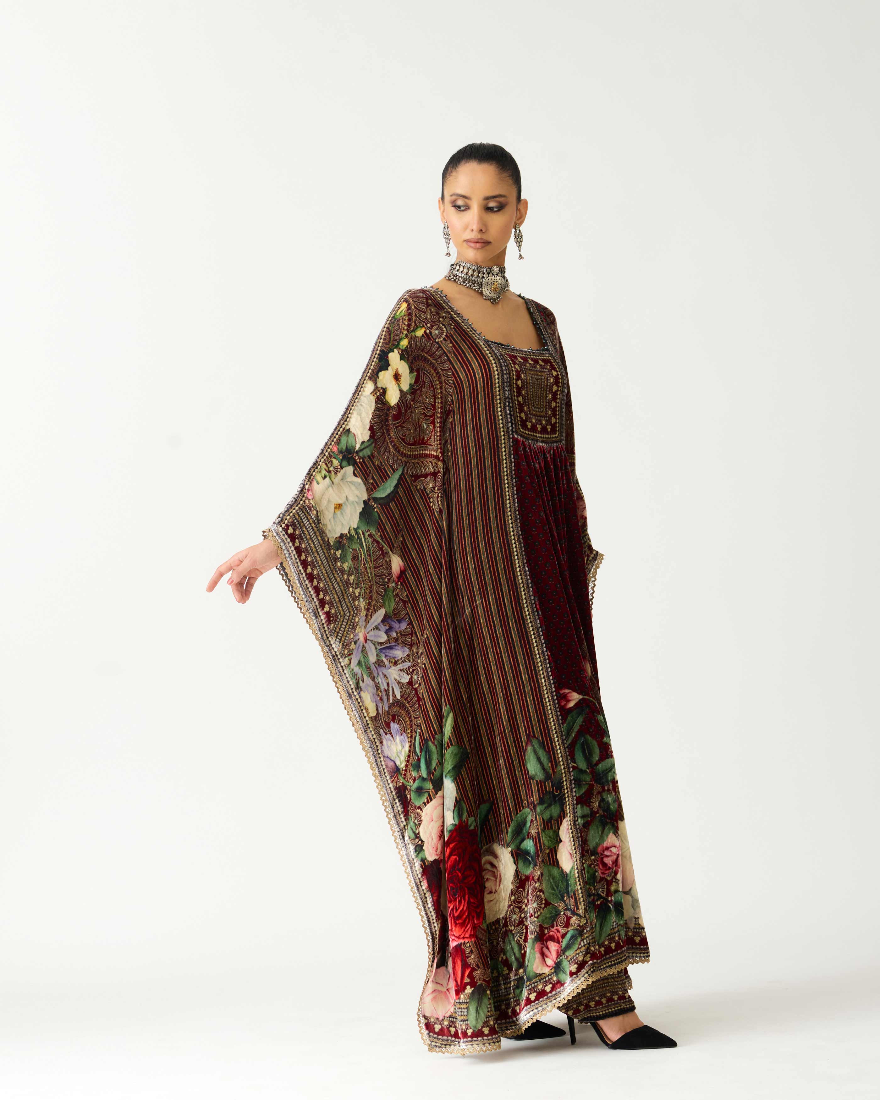 Zubaida : Yolanda - Maroon