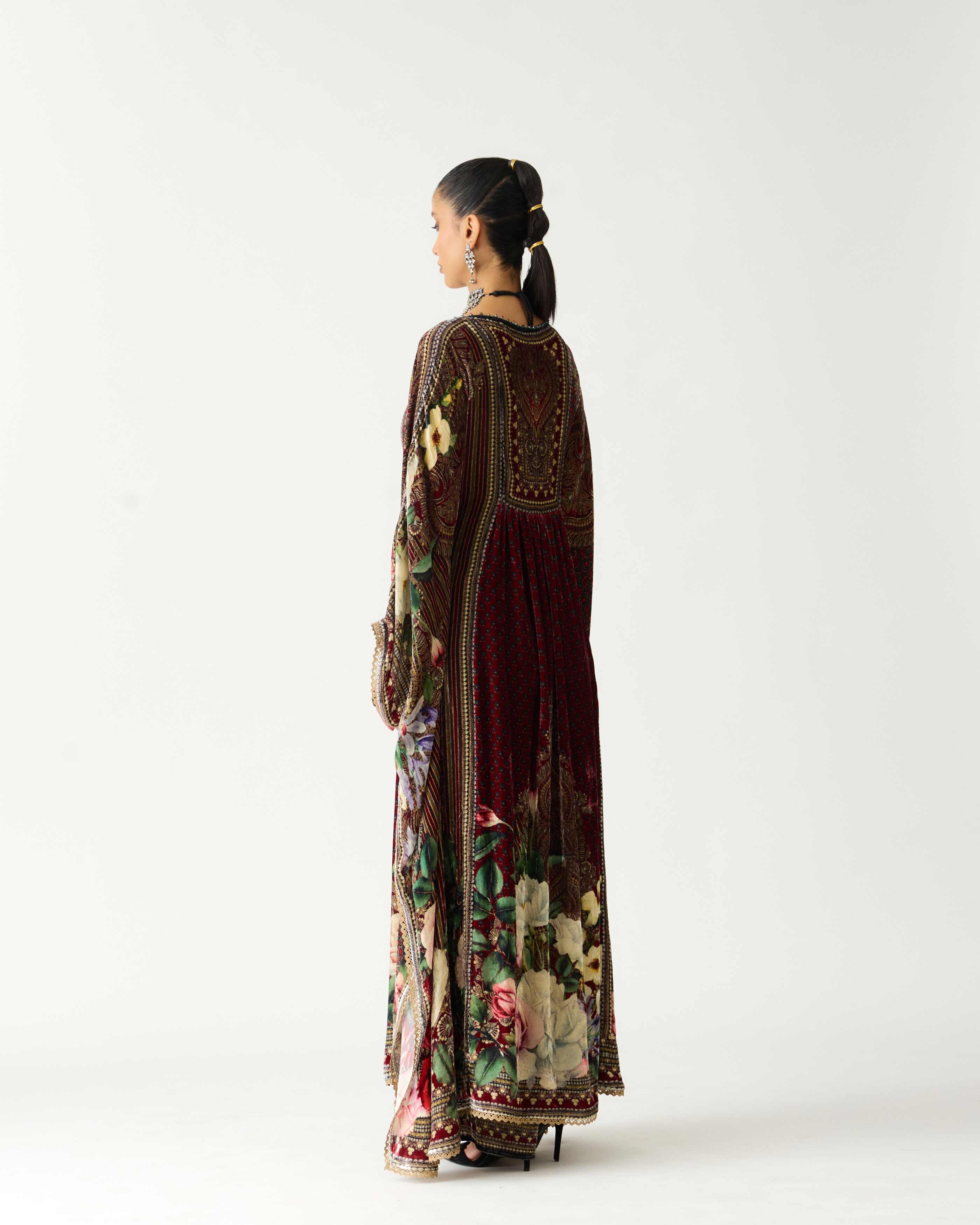 Zubaida : Yolanda - Maroon
