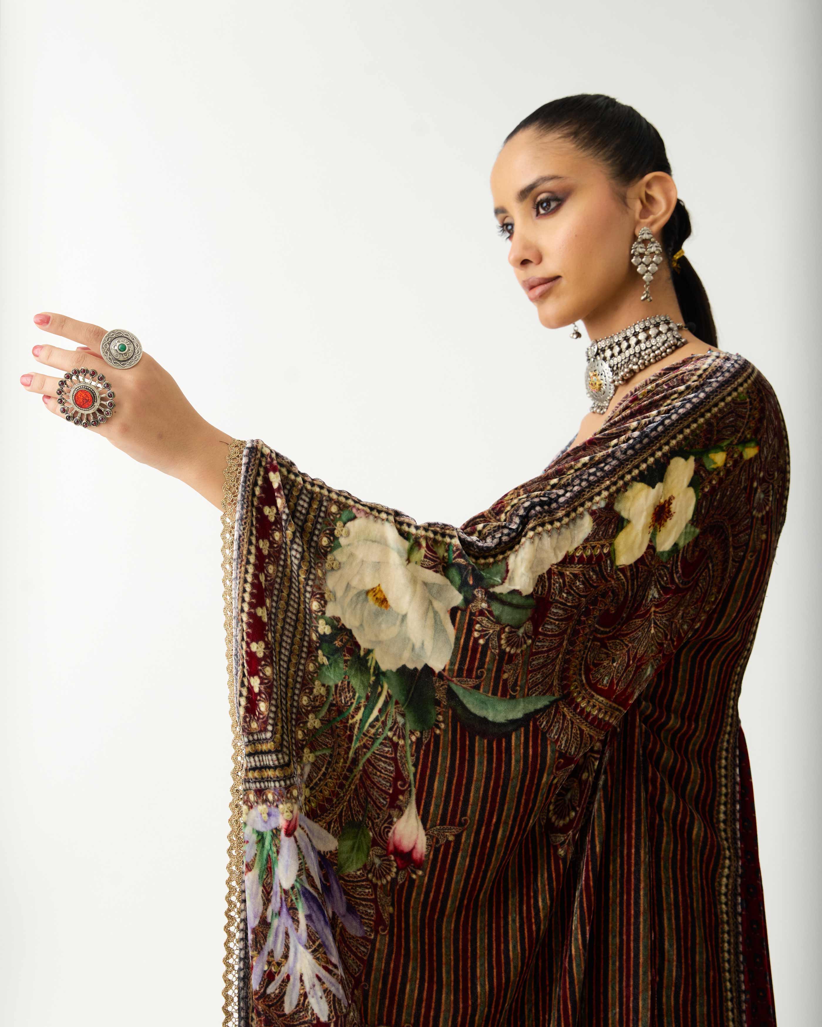 Zubaida : Yolanda - Maroon