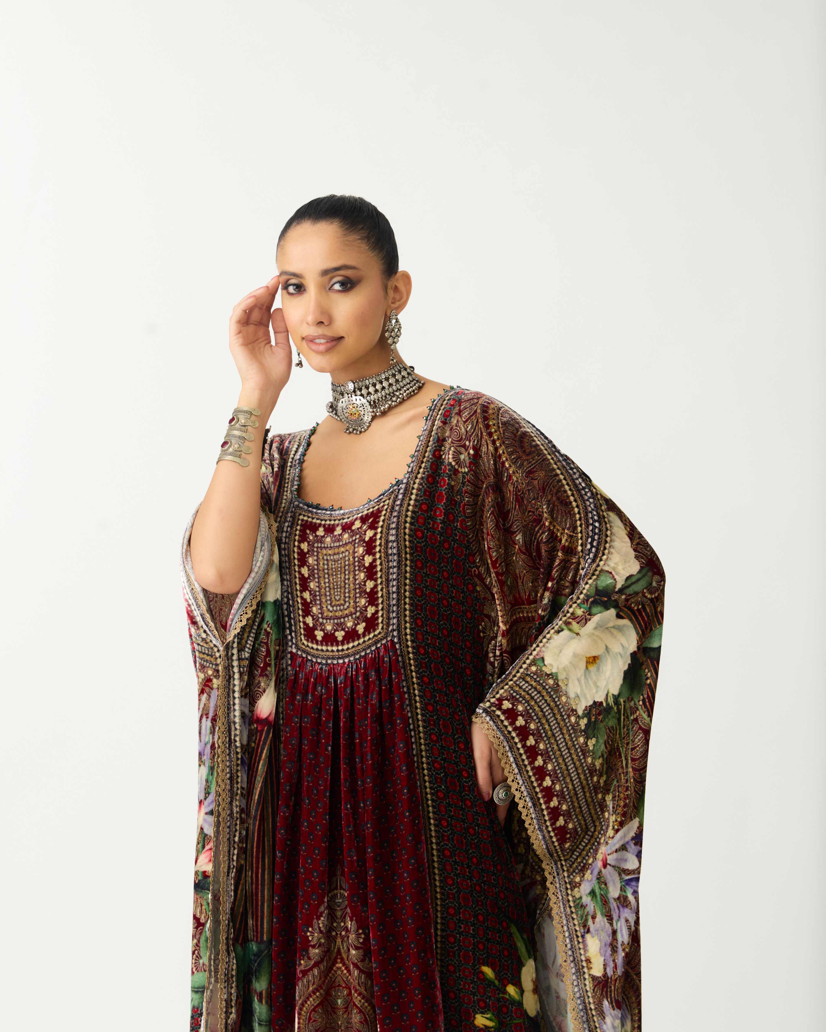 Zubaida : Yolanda - Maroon