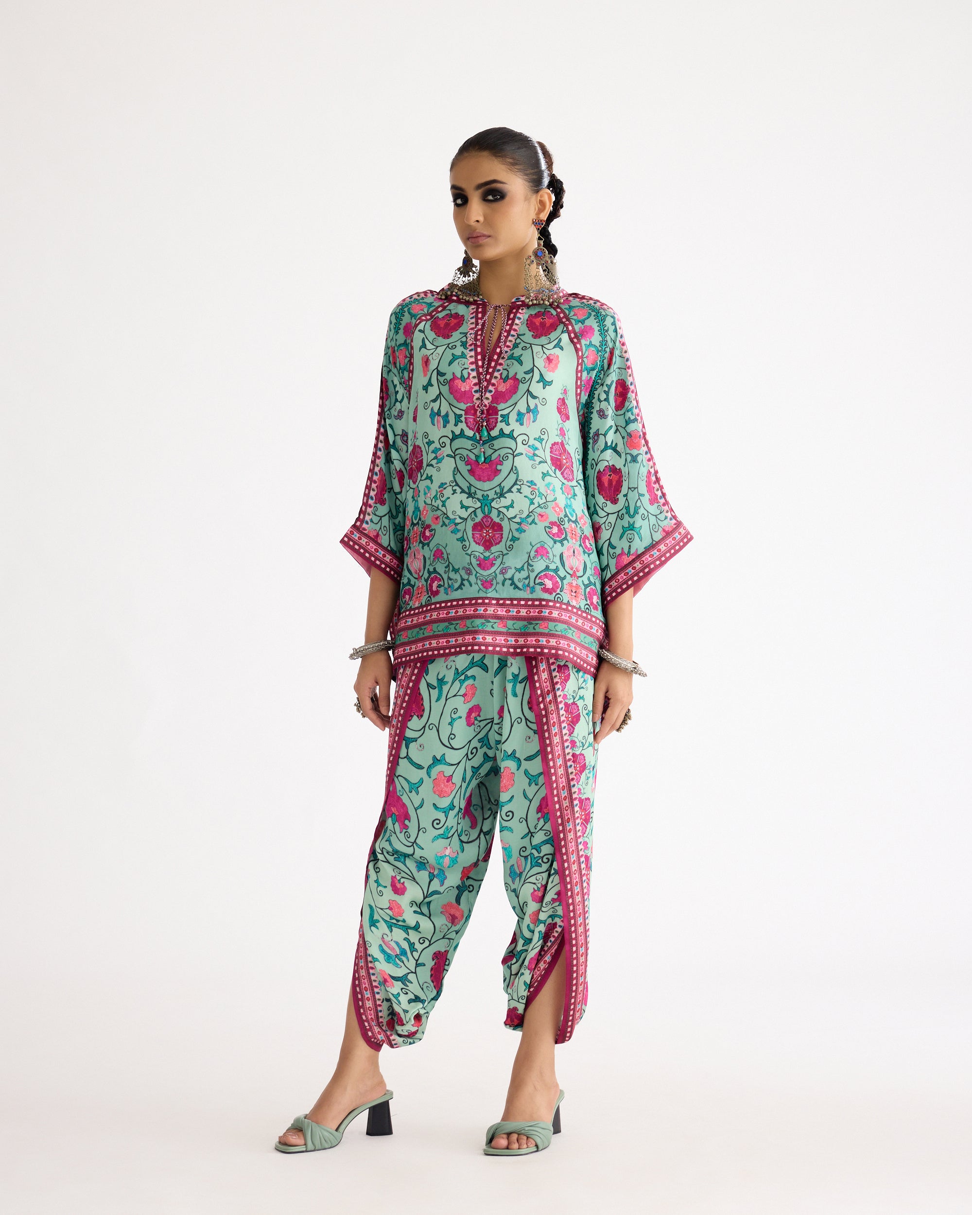A Bukhara Summer : Ramona/Sonth - Mint