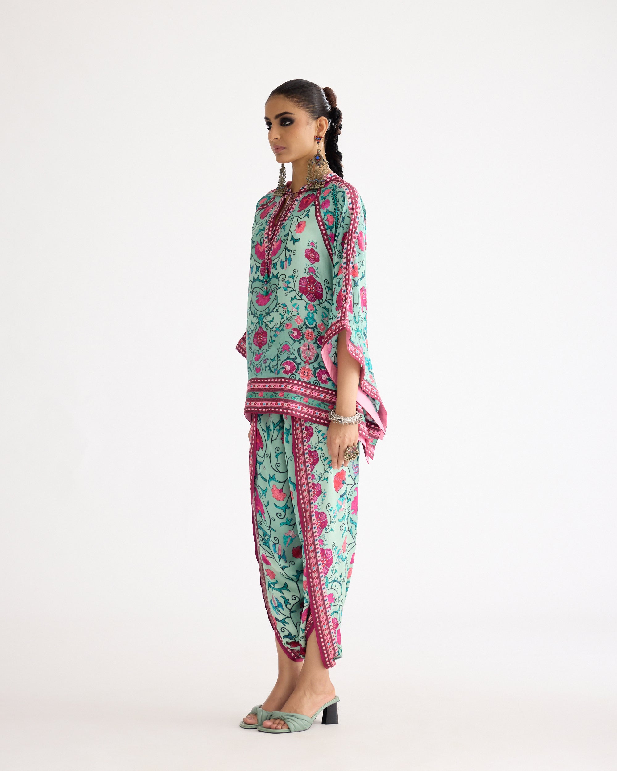 A Bukhara Summer : Ramona/Sonth - Mint