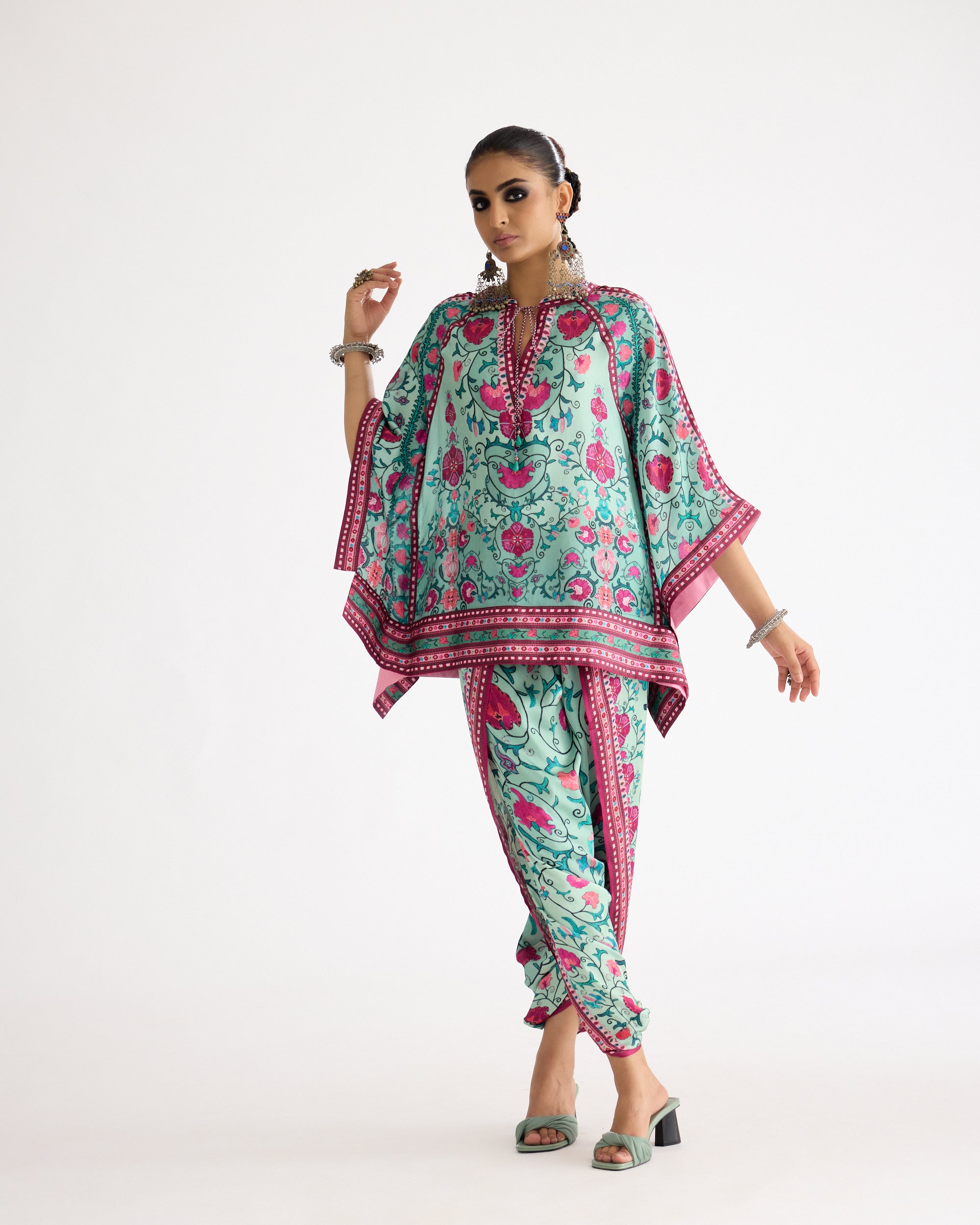 A Bukhara Summer : Ramona/Sonth - Mint