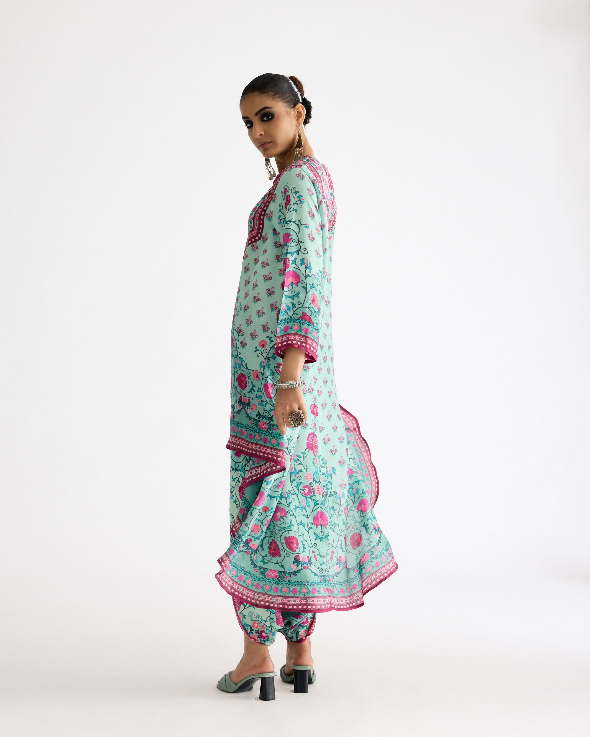 A Bukhara Summer : Aarvi/Sonth - Mint