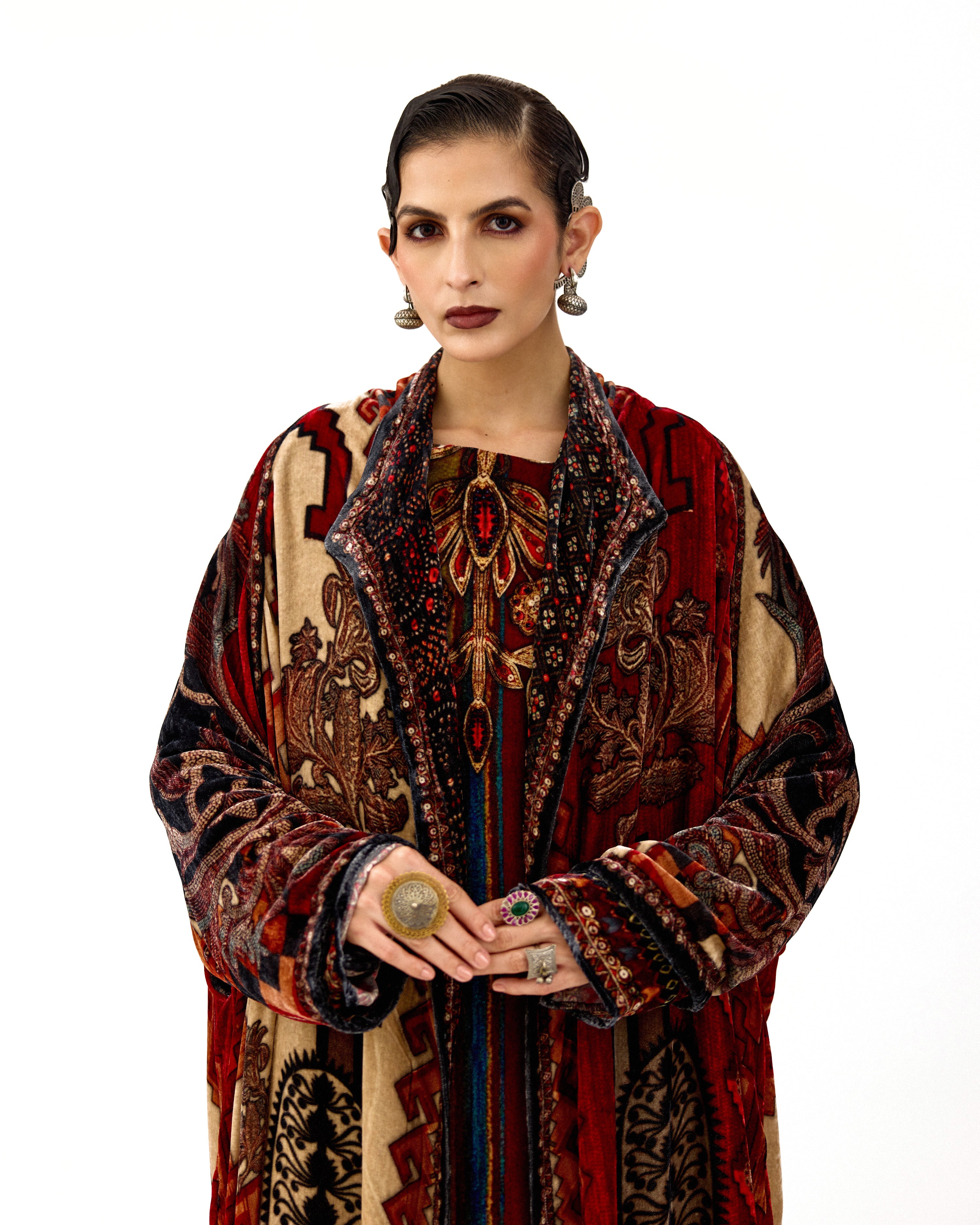 TIJORI : Adhira