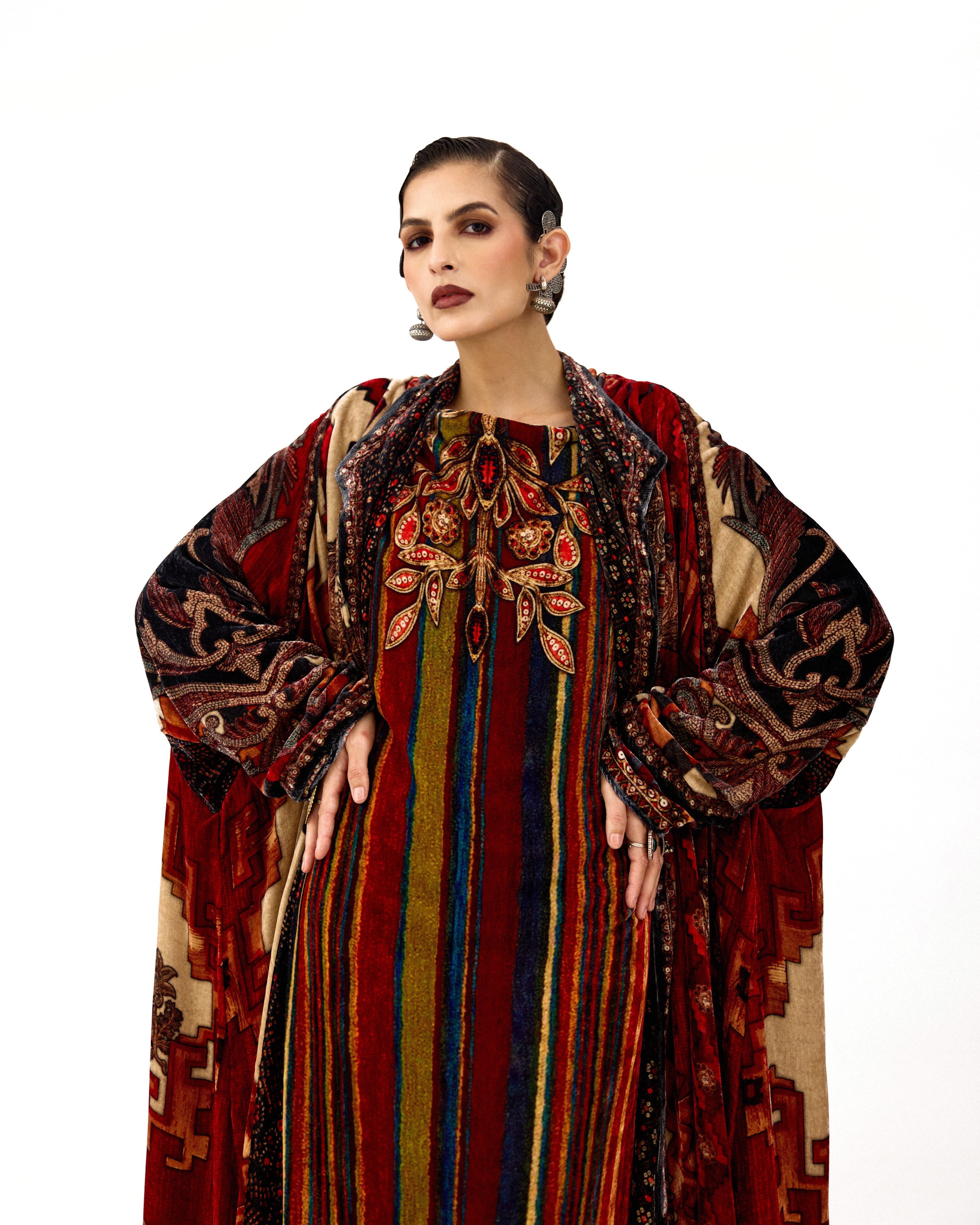 TIJORI : Adhira