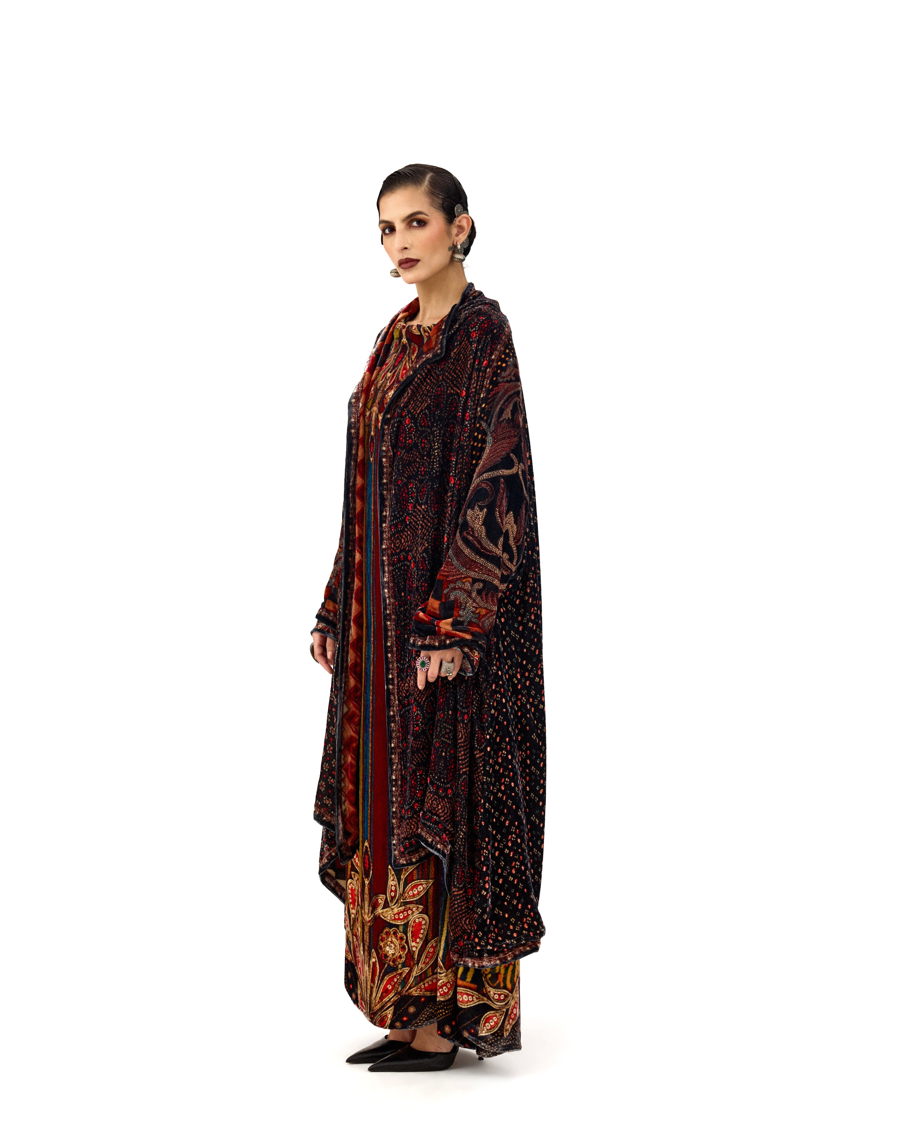 TIJORI : Adhira