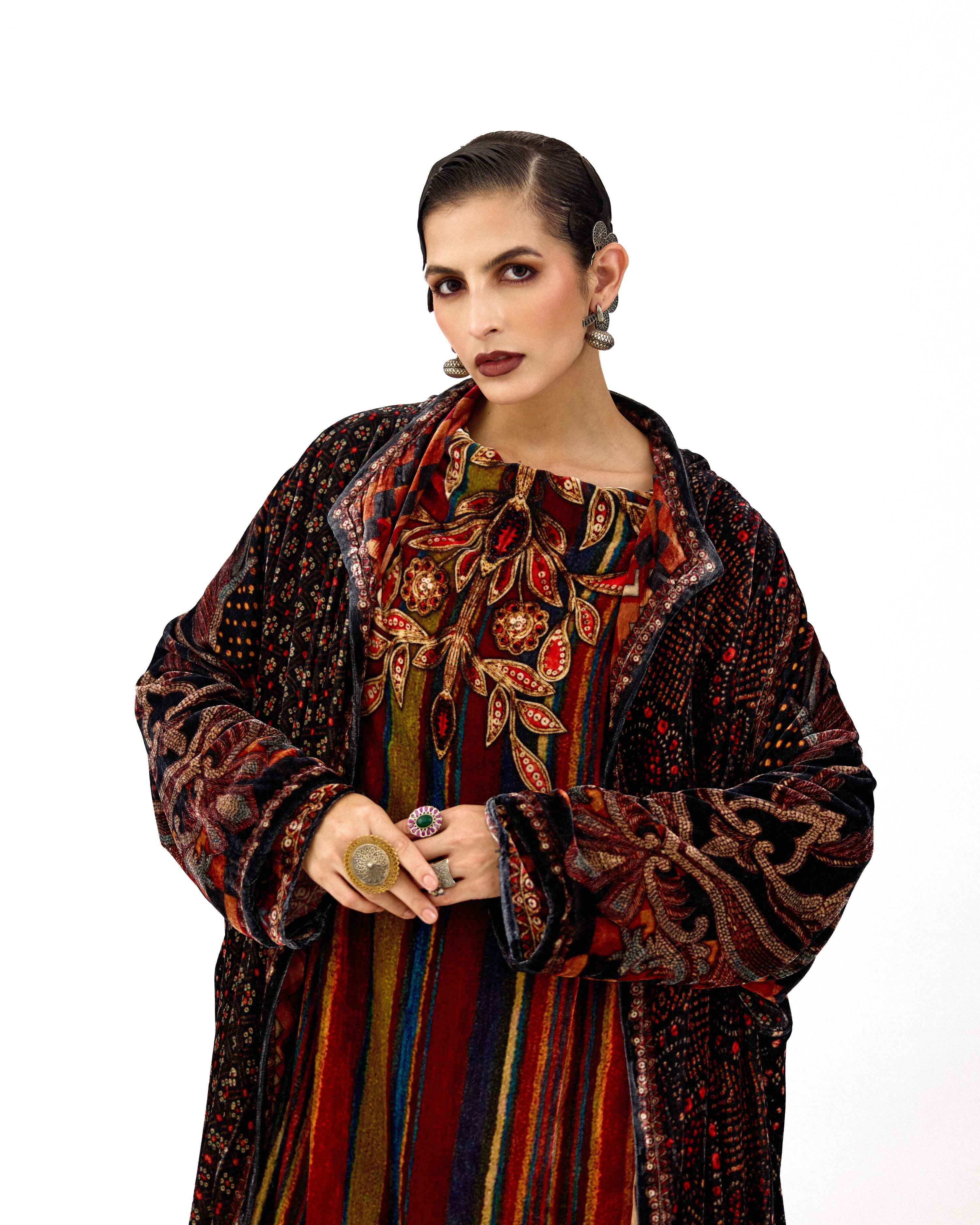 TIJORI : Adhira