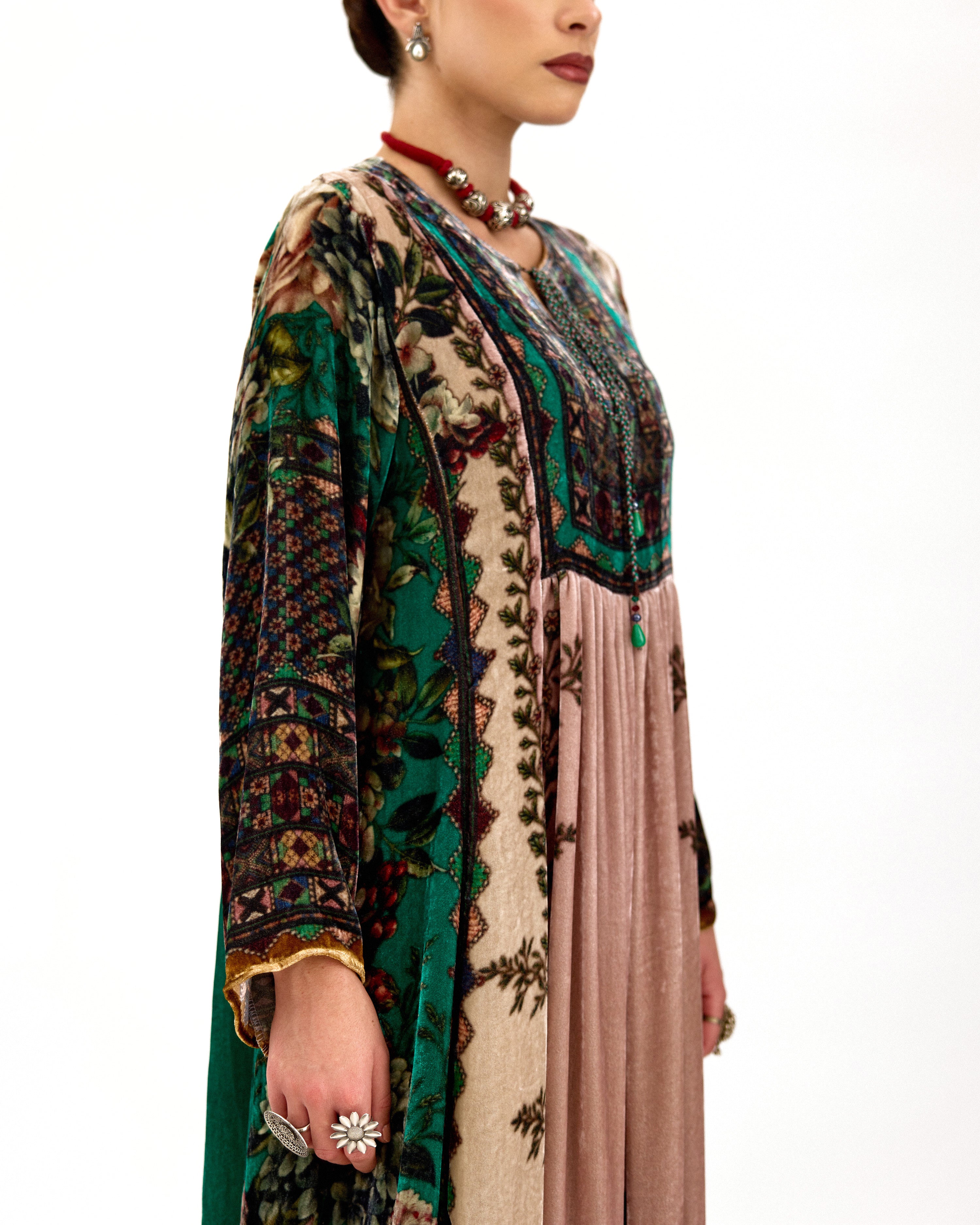 NOTTING HILL : Anisha