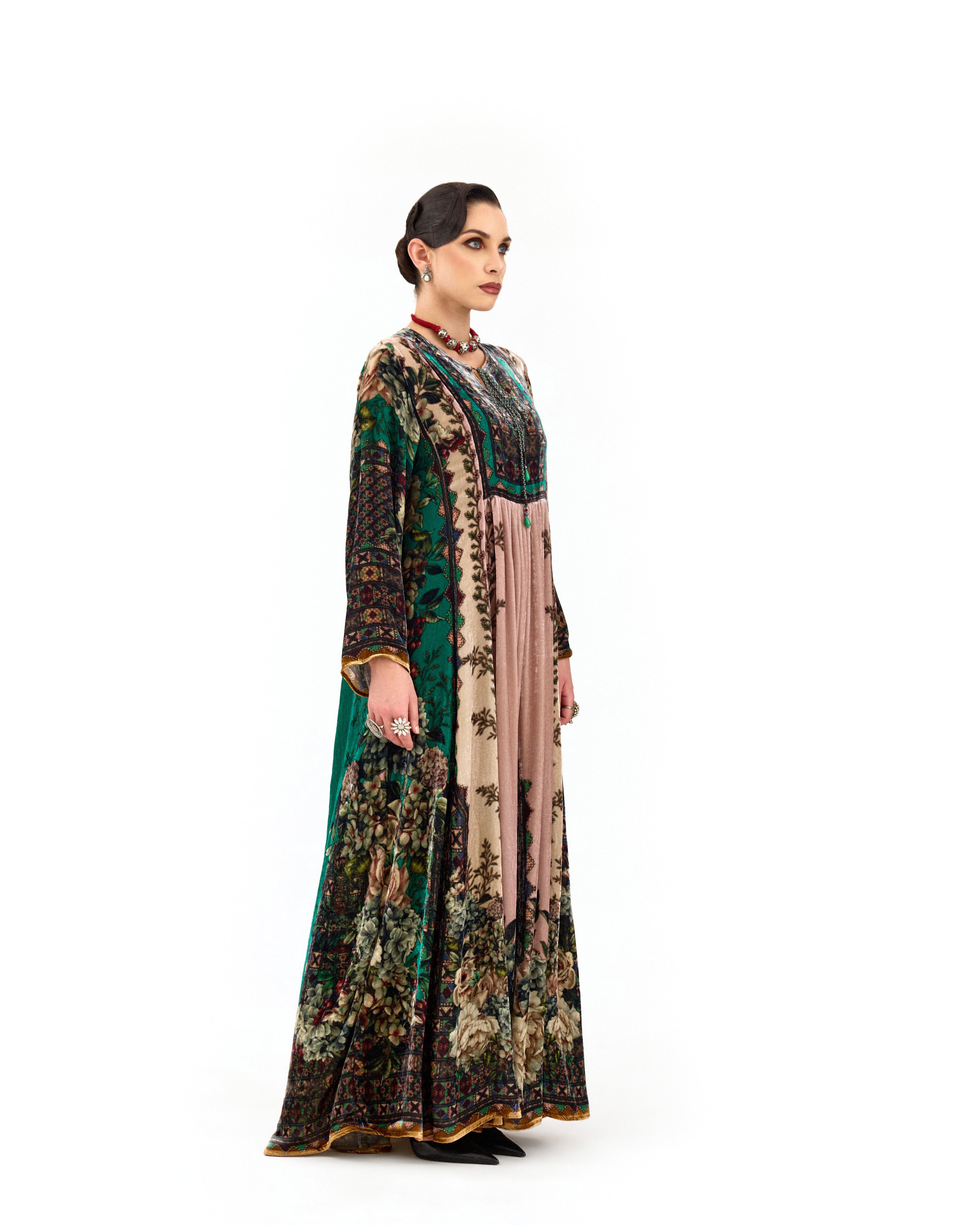 NOTTING HILL : Anisha