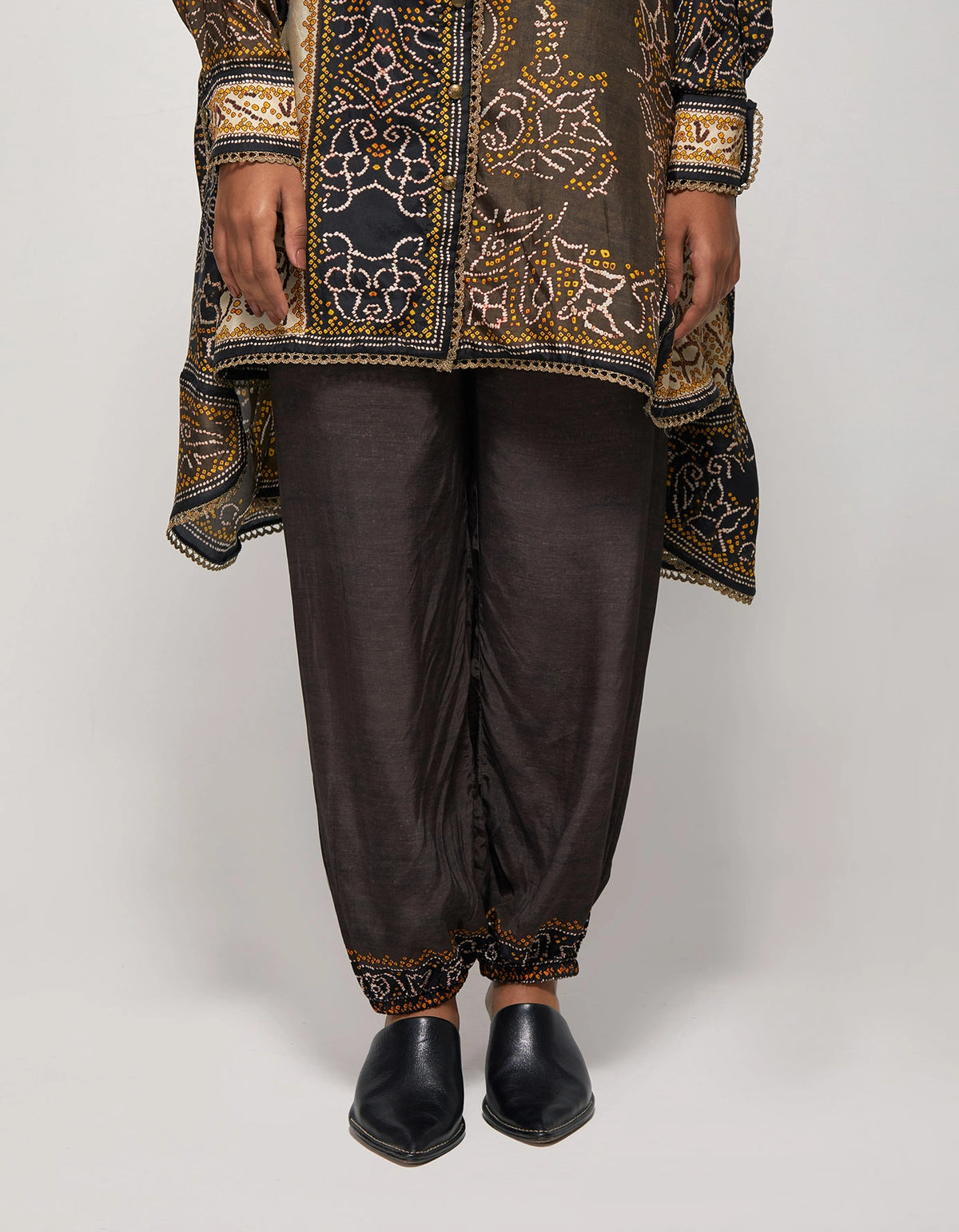 BANDHEJ : Nilomi