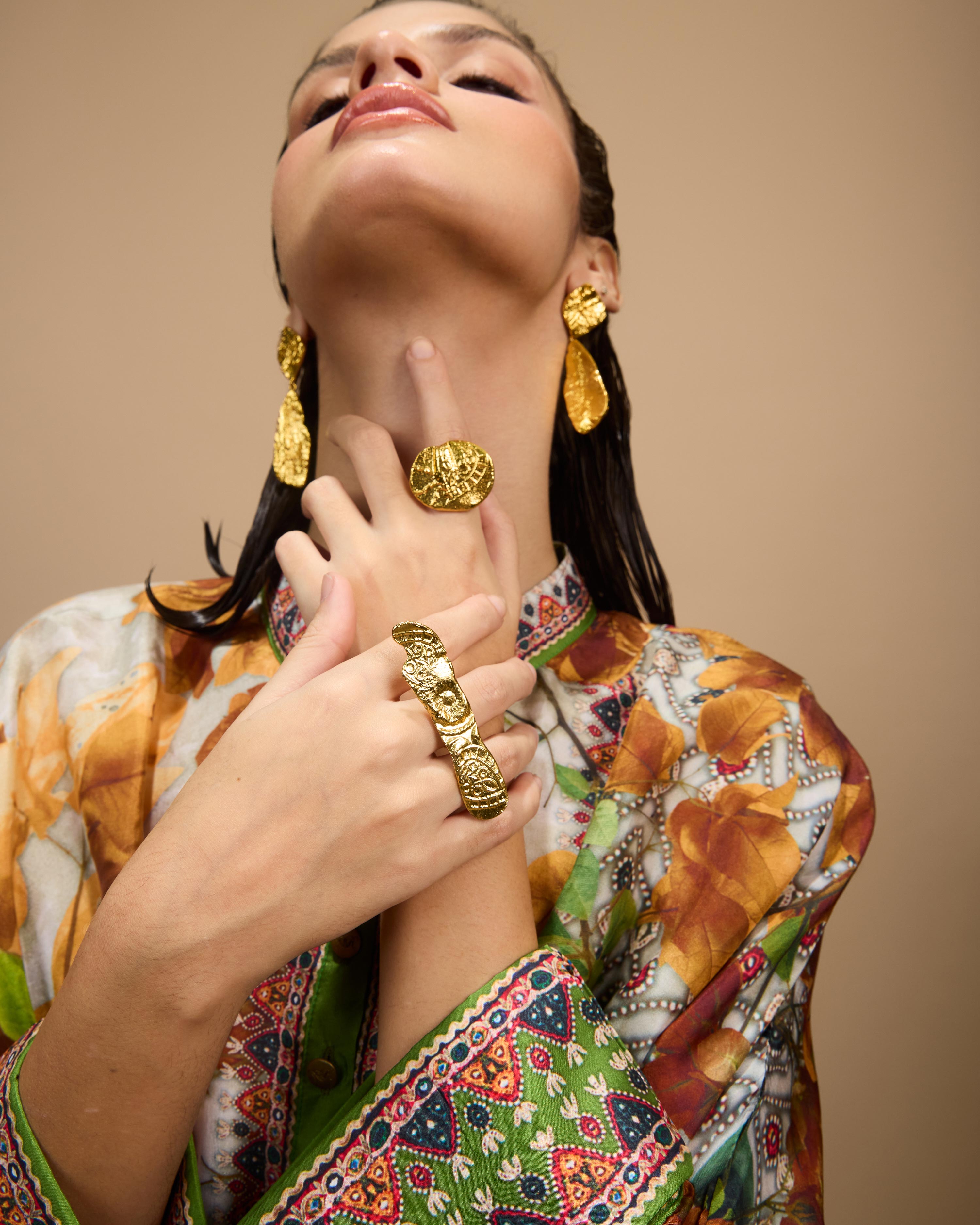 Letters to Juliet : Chanel/Sonth - Mustard/Pale Gold