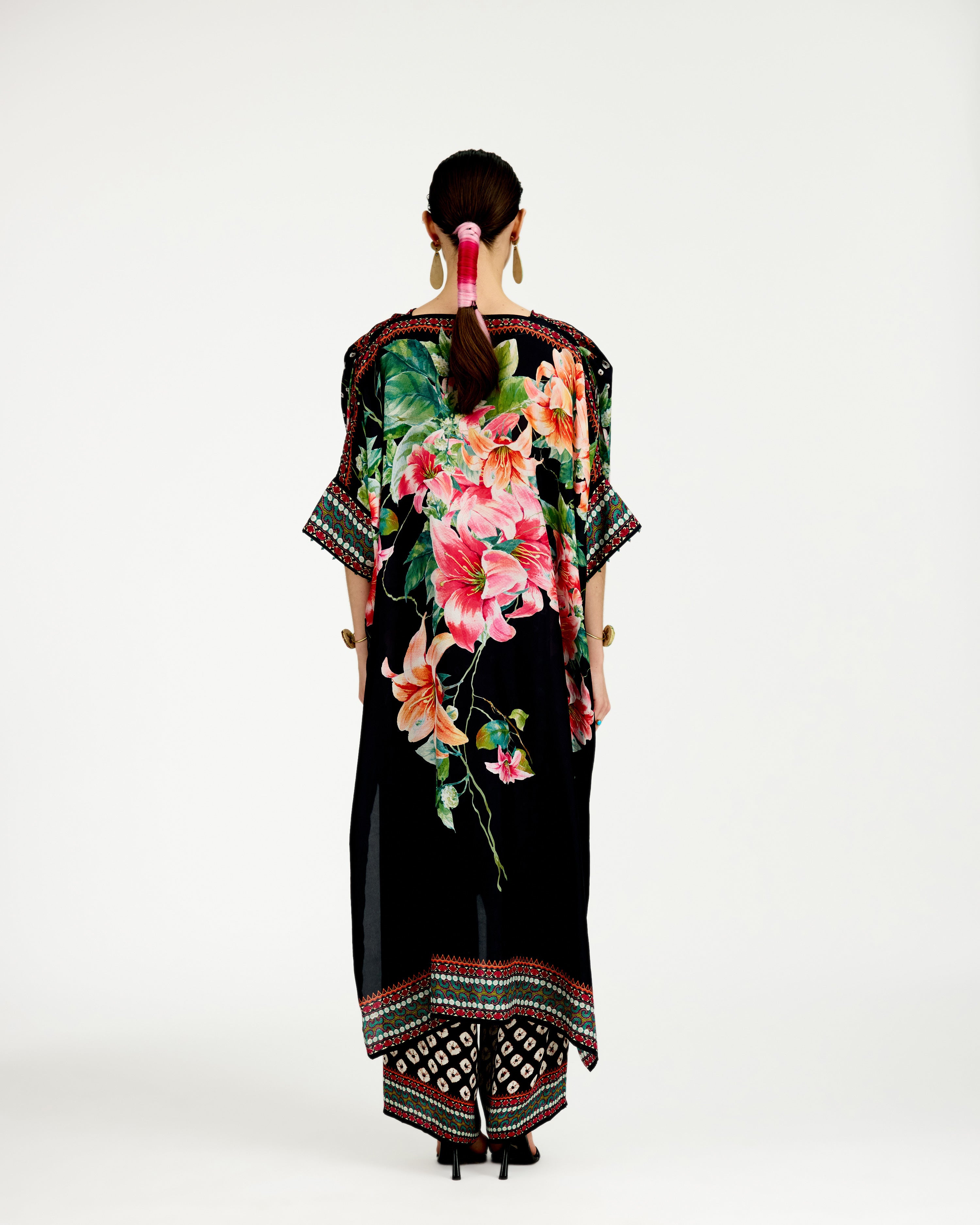 Lilium : Montijo - Black