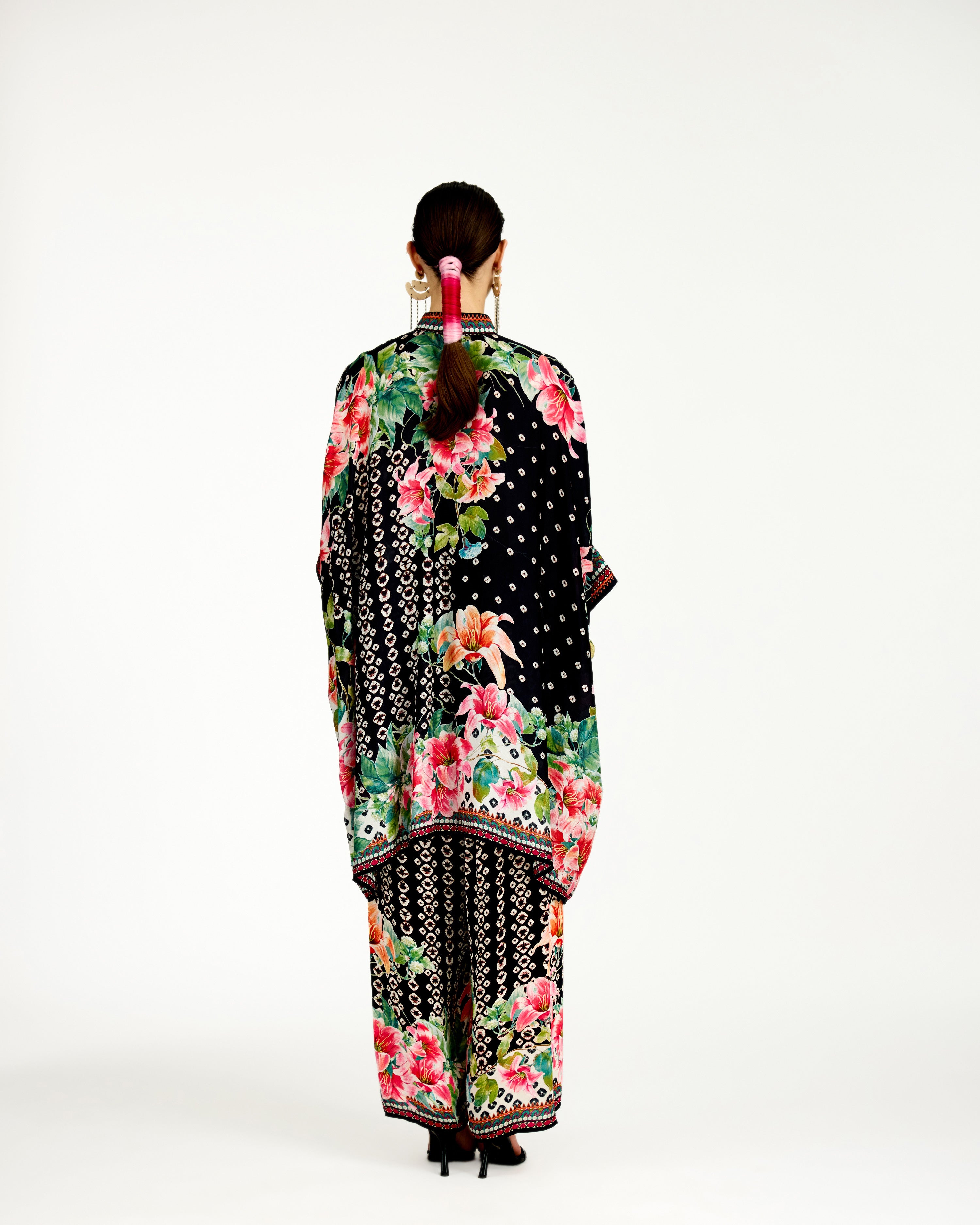 Lilium : Chanel 36" - Black