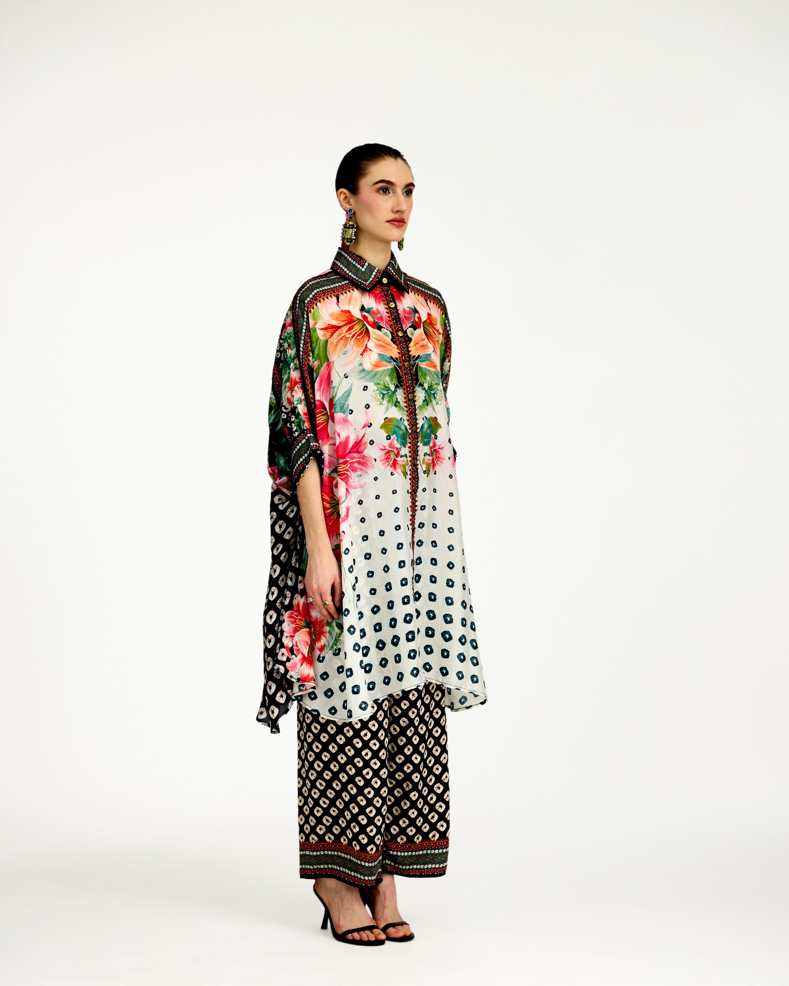 Lilium : Kamara - White/Black