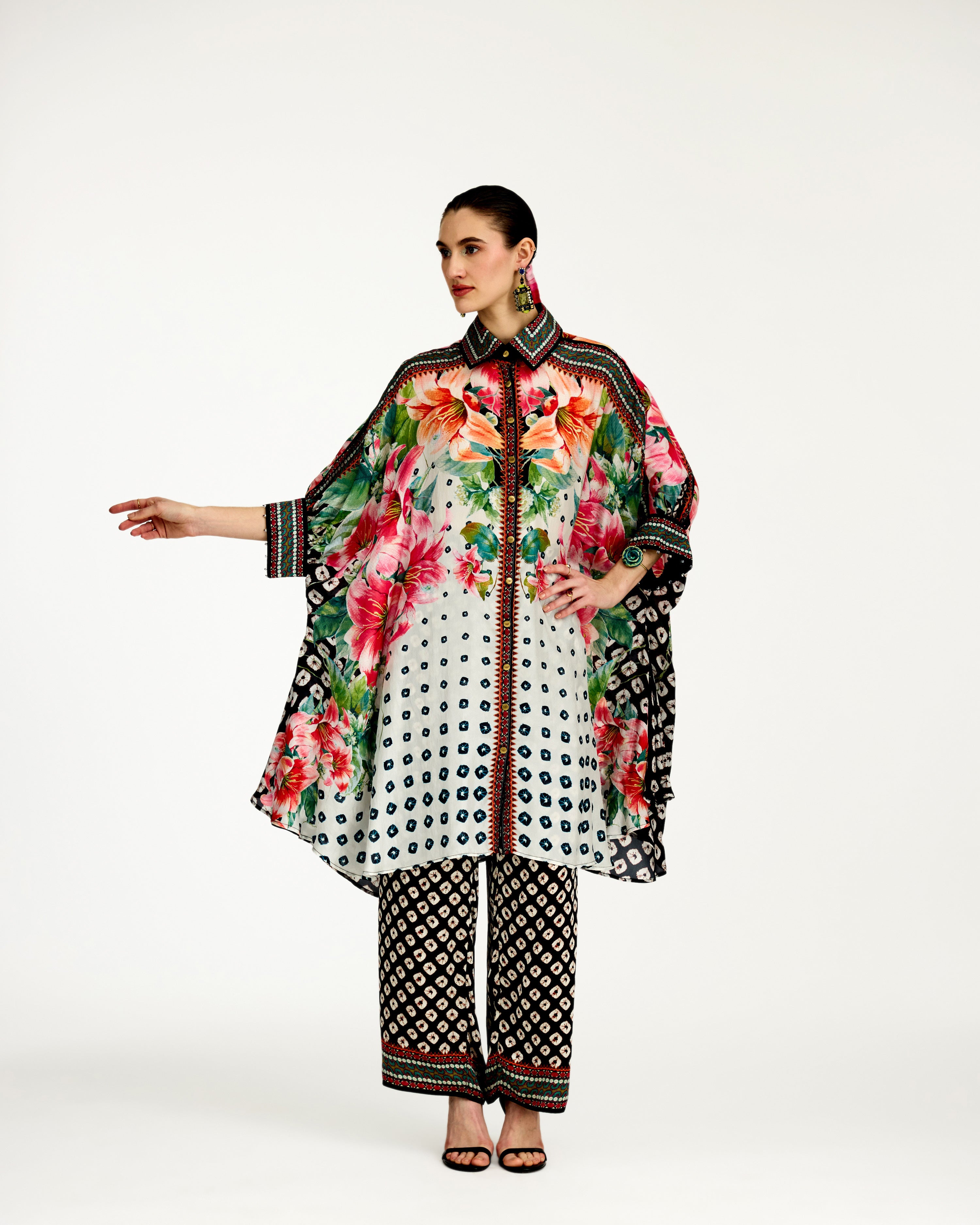 Lilium : Kamara - White/Black