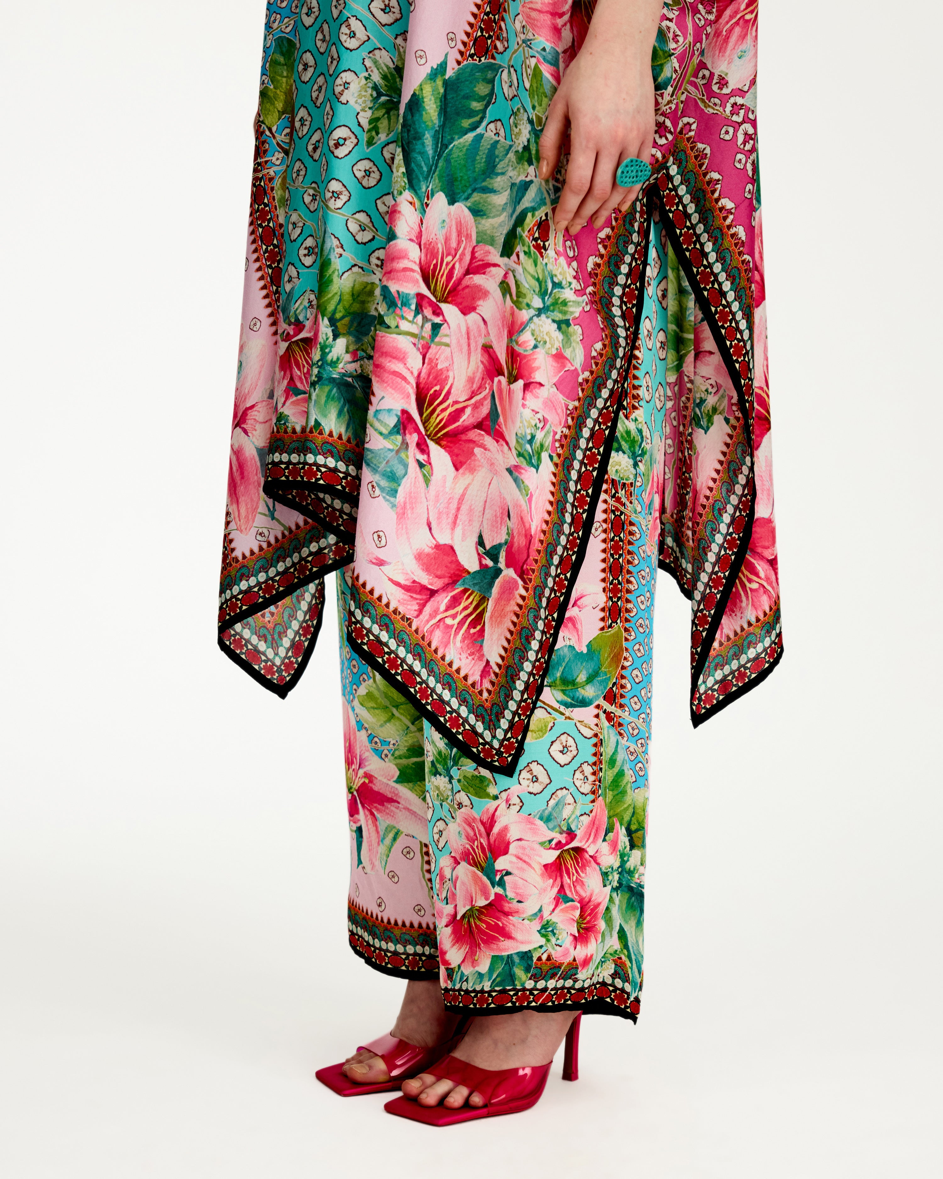 Lilium : Chantelle 42" - Aqua/Pink