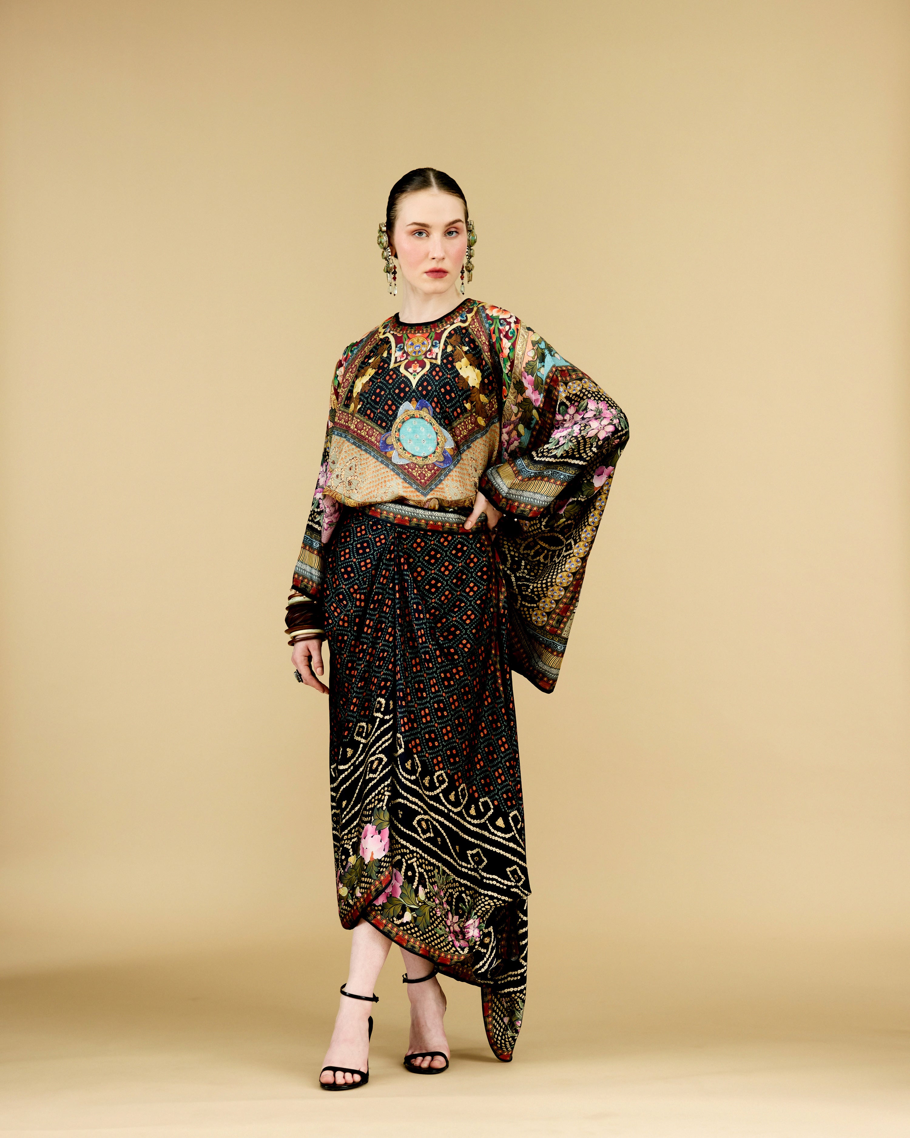 Ladakh : Insha - Black/Taupe