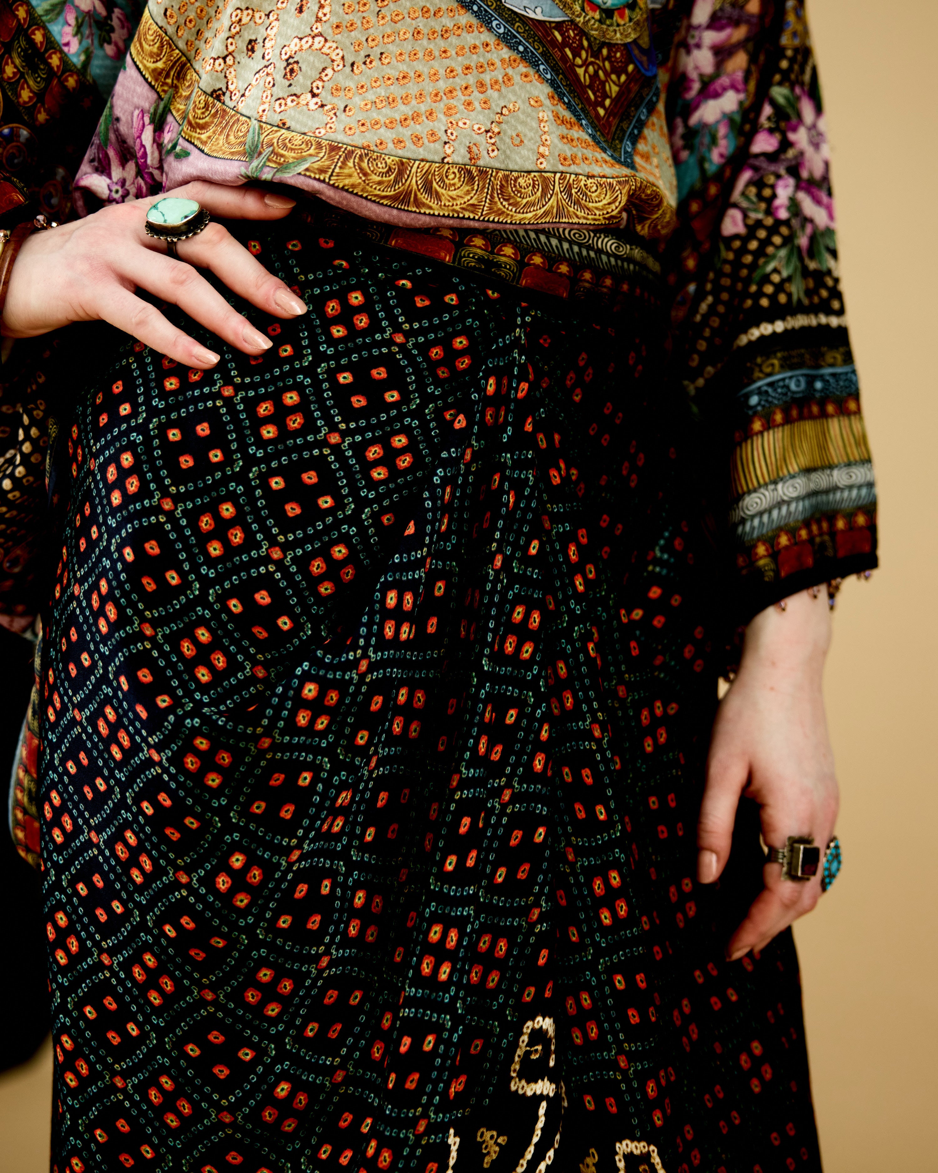 Ladakh : Insha - Black/Taupe