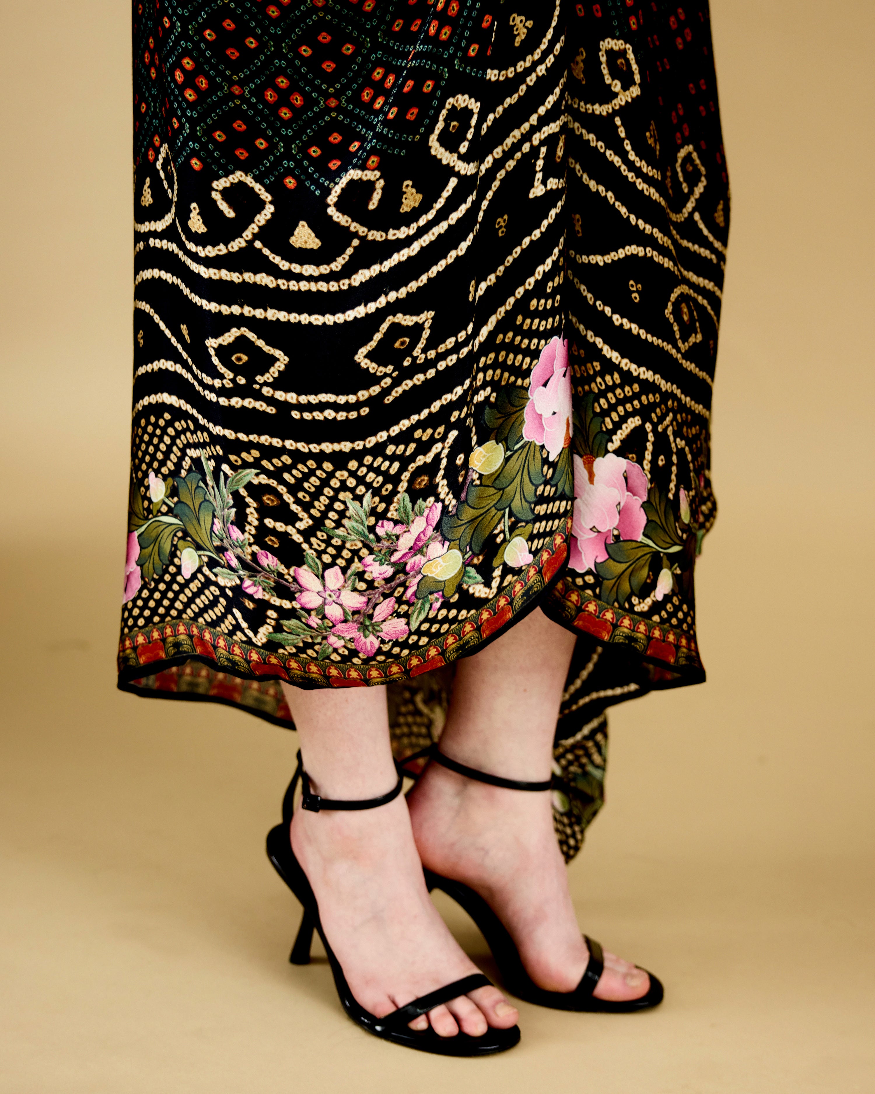 Ladakh : Insha - Black/Taupe
