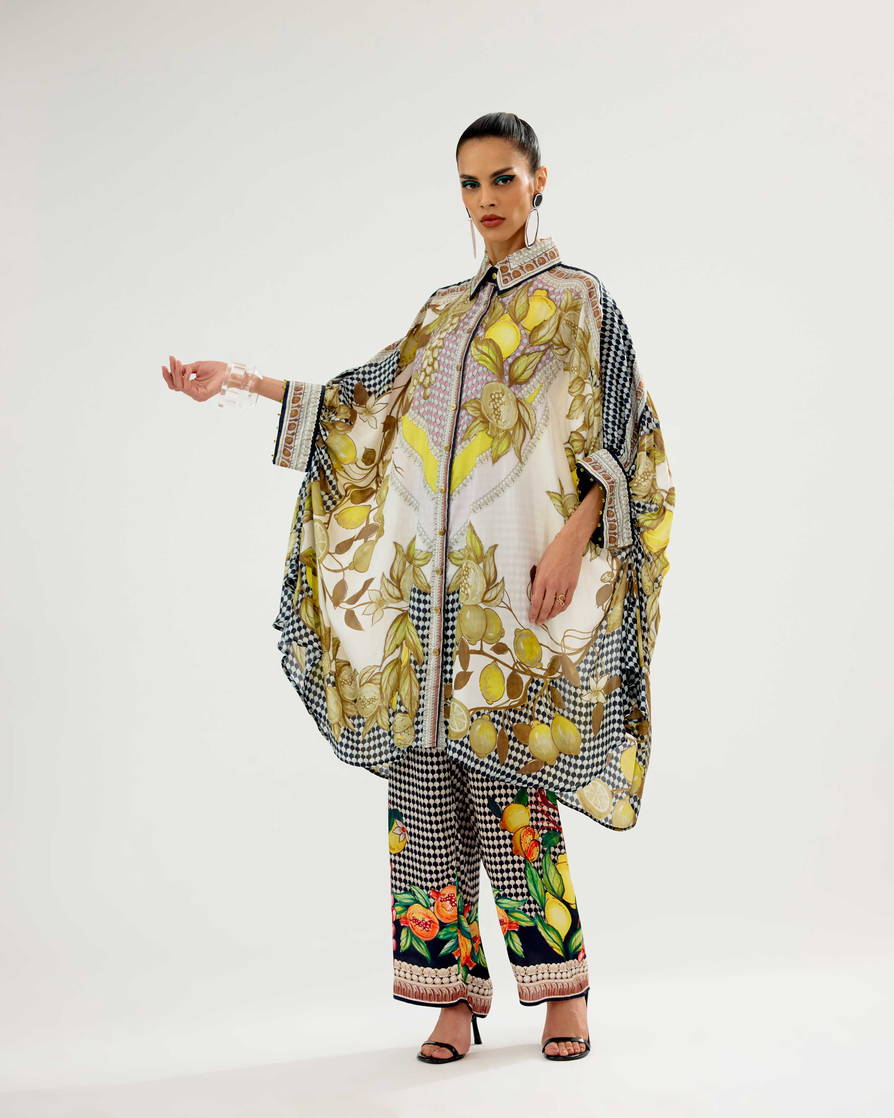 Orvieto : Kamara - Ivory/Black