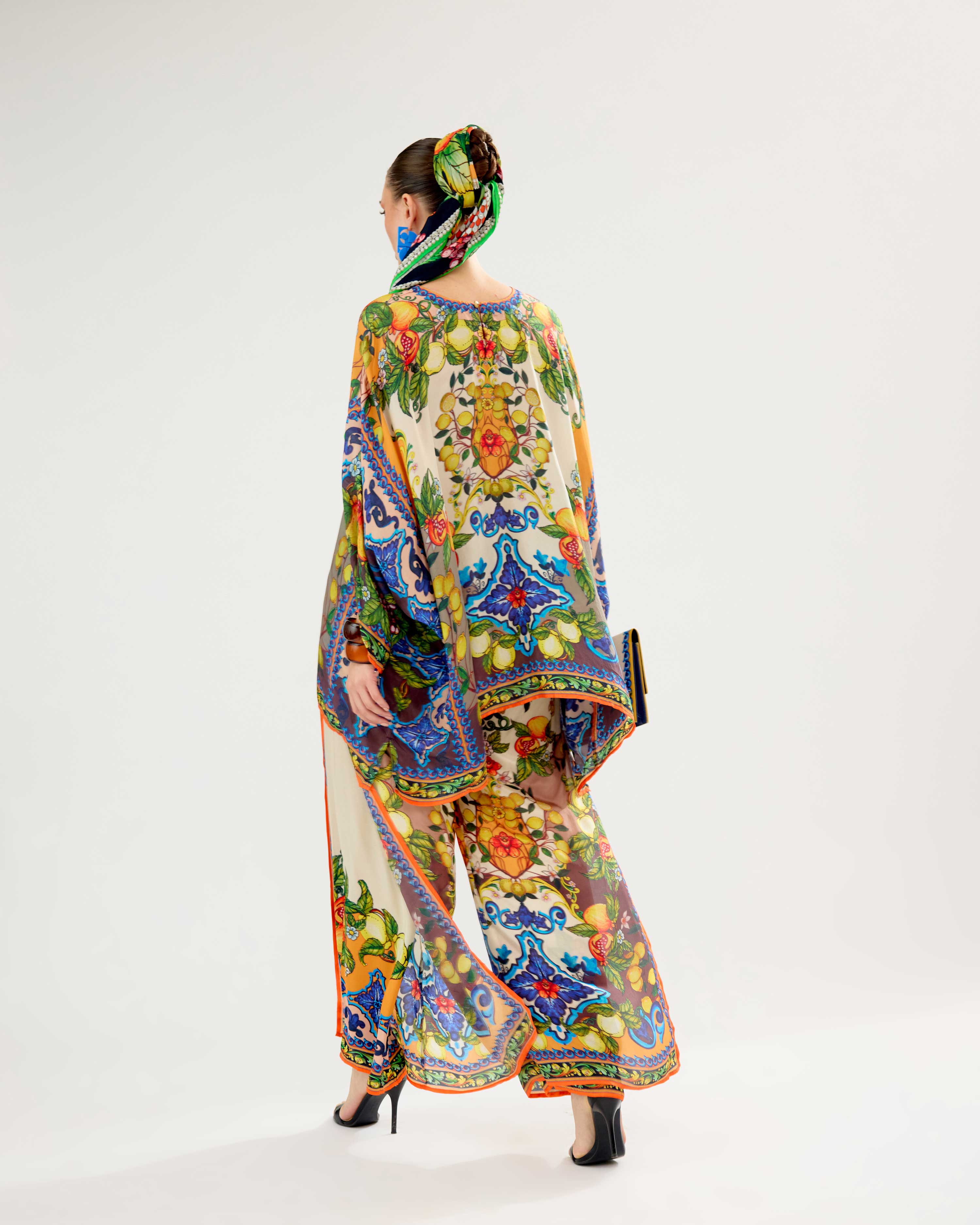 Orvieto : Insha - Ivory/Multi