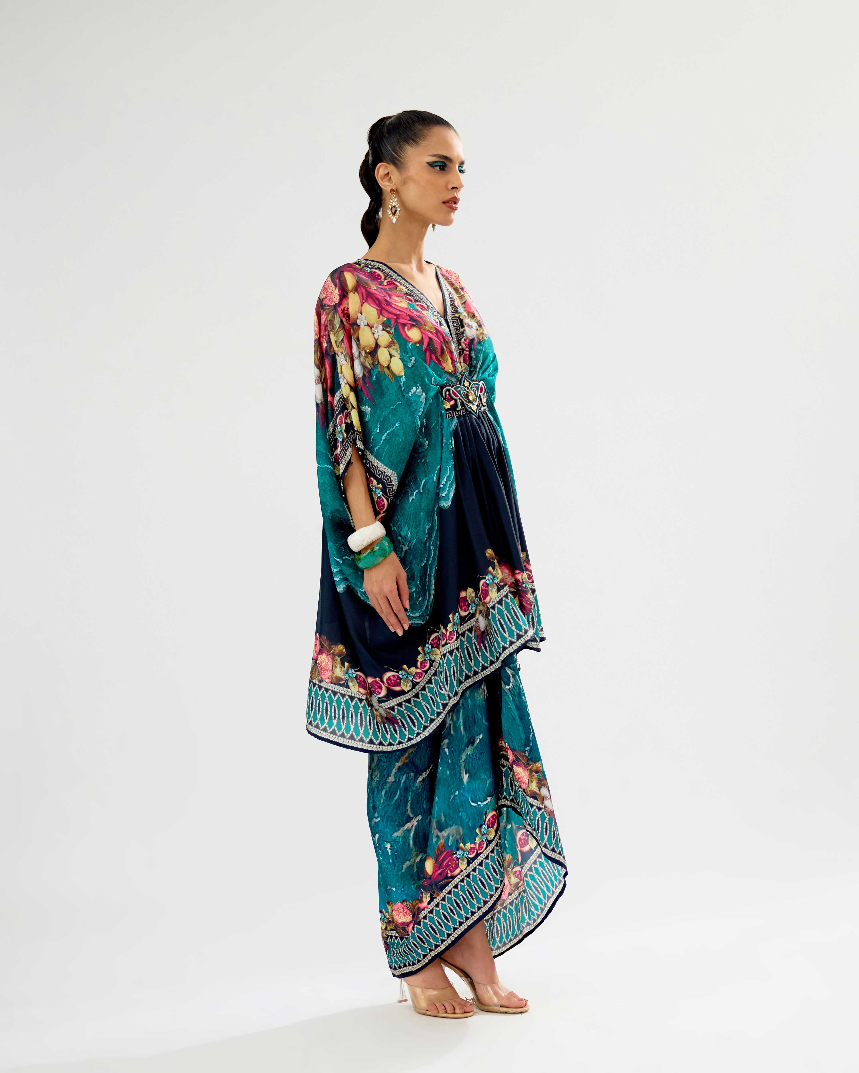 Orvieto : Maya/Indonesia - Teal/Black
